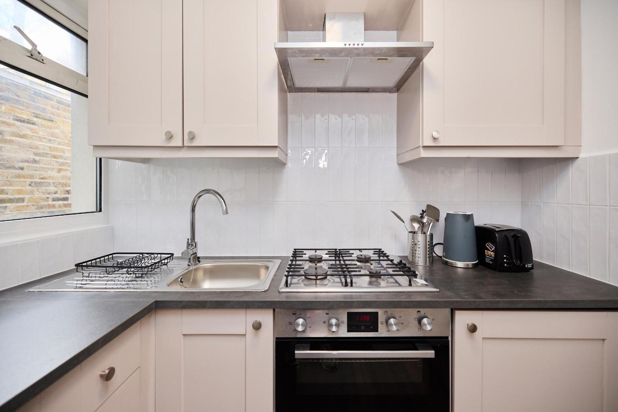 The Maida Hill Hideout - 2bdr Flat With Courtyard London