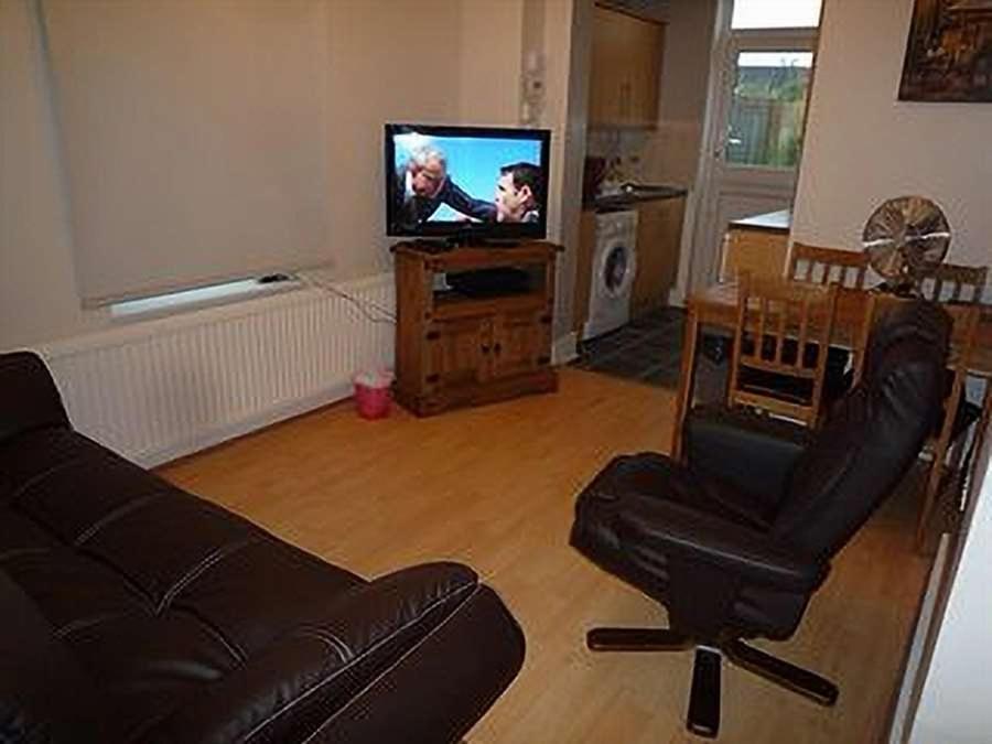 2 Bedroom Apartment, Fortescue Road London