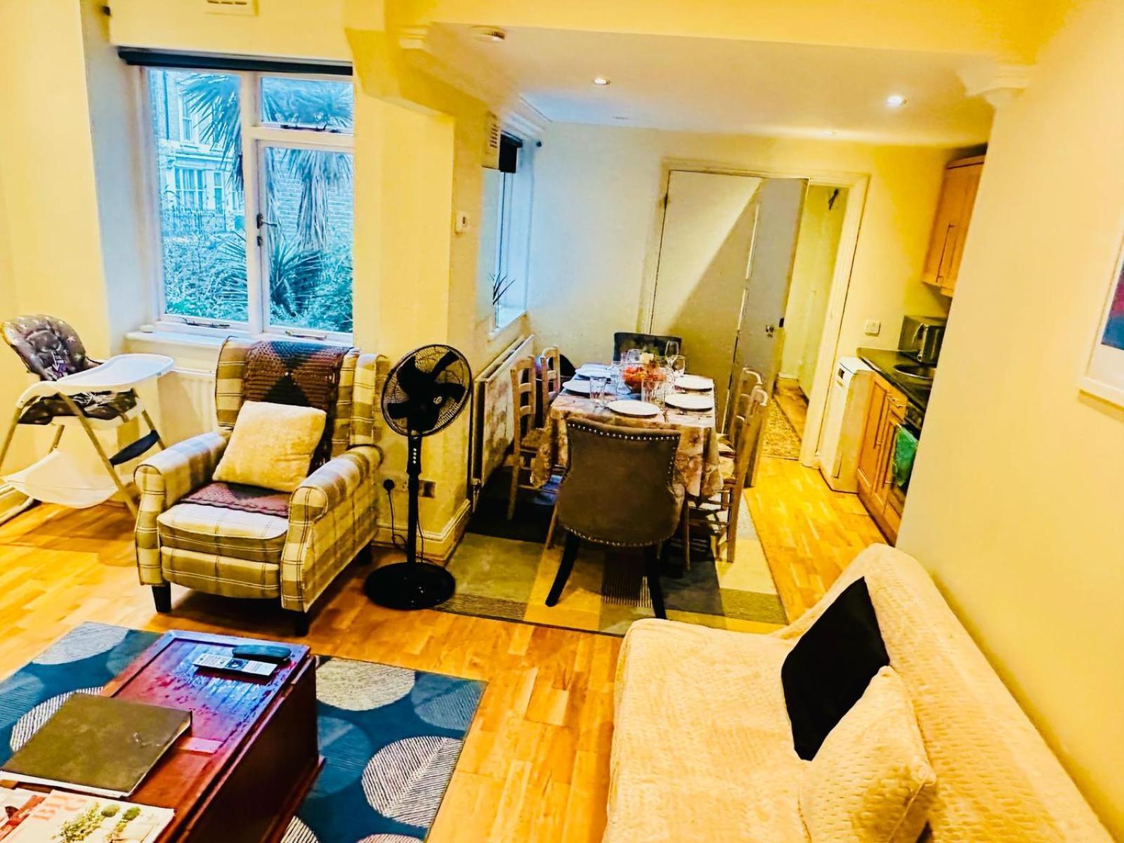 Lovely Around Kensington And Chelsea Locations W8 Sw5 Sw3 Sw10 By Ricky & Giustina * Londen