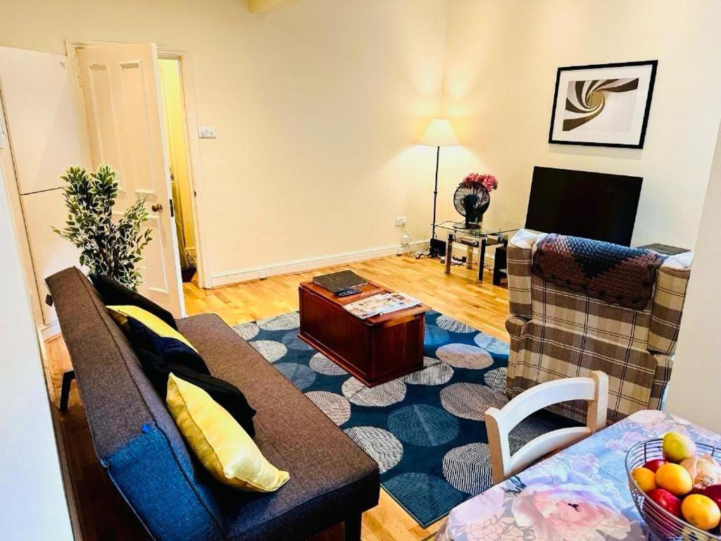 Lovely Around Kensington And Chelsea Locations W8 Sw5 Sw3 Sw10 By Ricky & Giustina Appartement