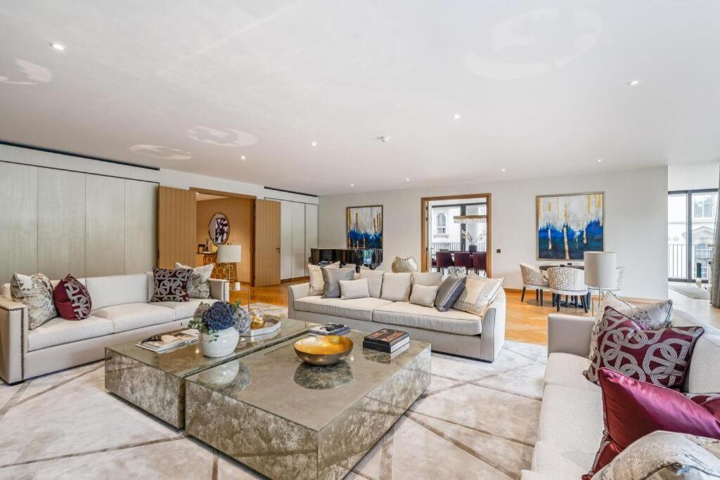 Luxury Flat With Access To Pool, And Gym