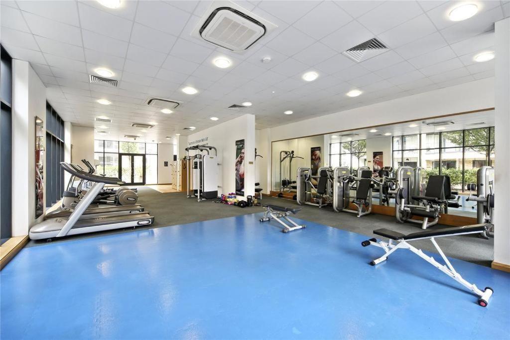 Athera - Festival Quarter, Canary Wharf 2 Bed, 2 Bath With Balcony And Gym Facility Apartment *