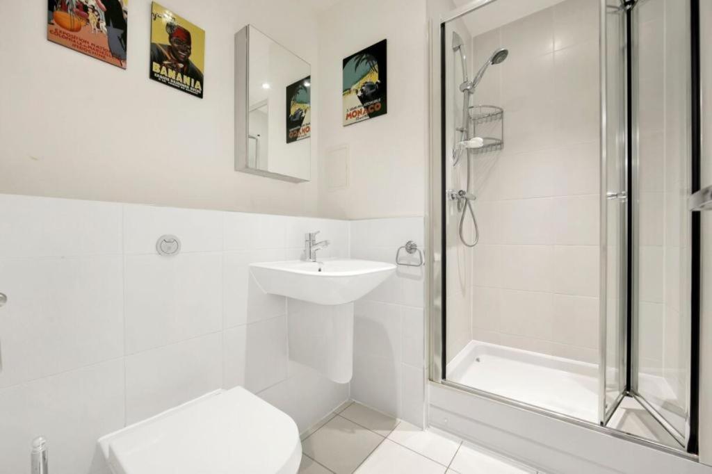 Apartment Athera - Festival Quarter, Canary Wharf 2 Bed, 2 Bath With Balcony And Gym Facility *