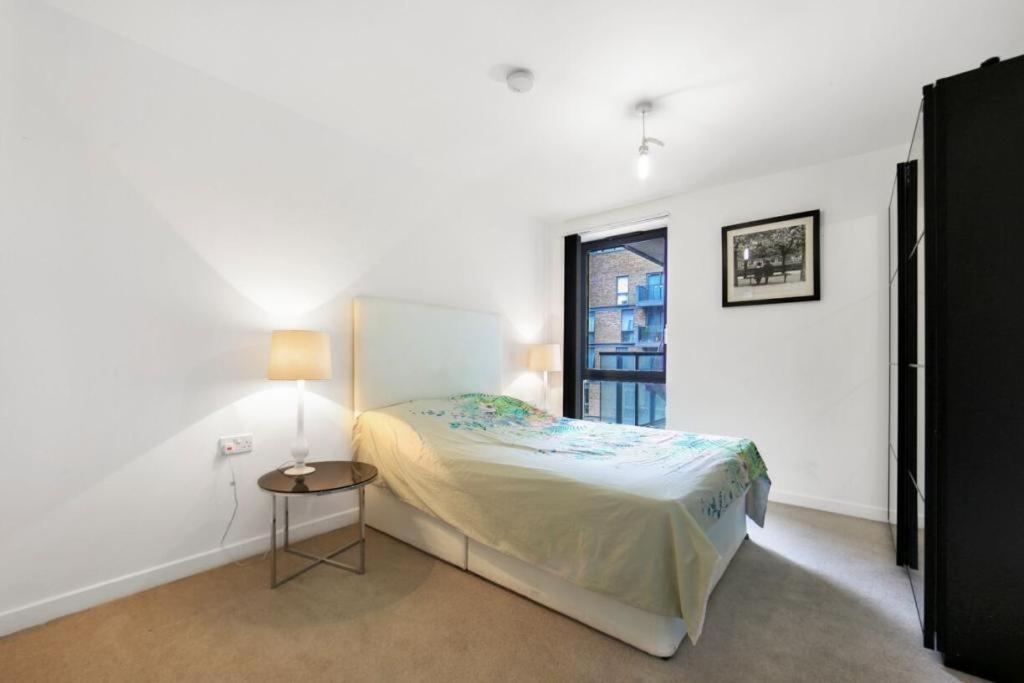 Apartment Athera - Festival Quarter, Canary Wharf 2 Bed, 2 Bath With Balcony And Gym Facility London