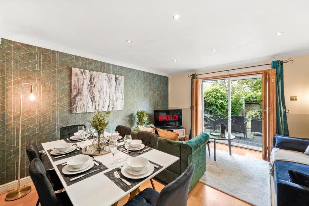 Boutique House - Parking - Garden Holiday home *