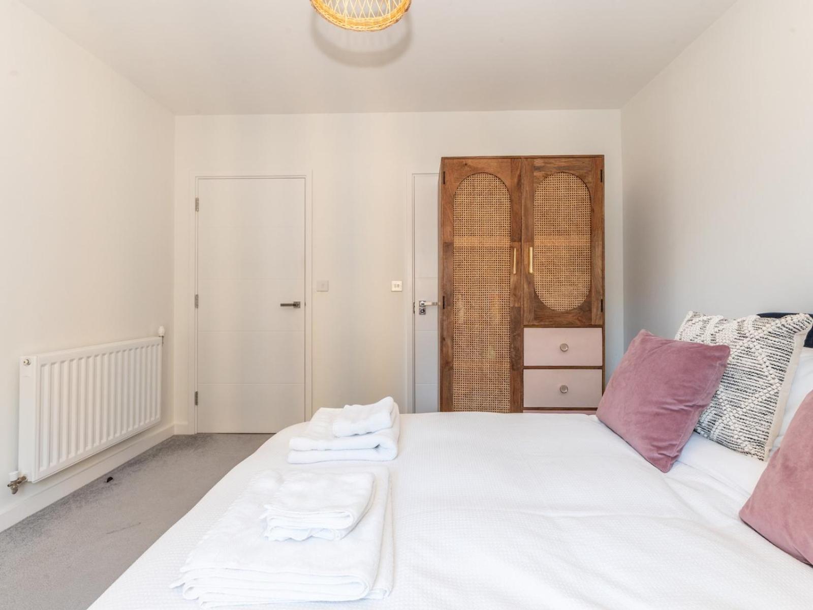 Pass The Keys Stylish Flat Near Charlton Station *