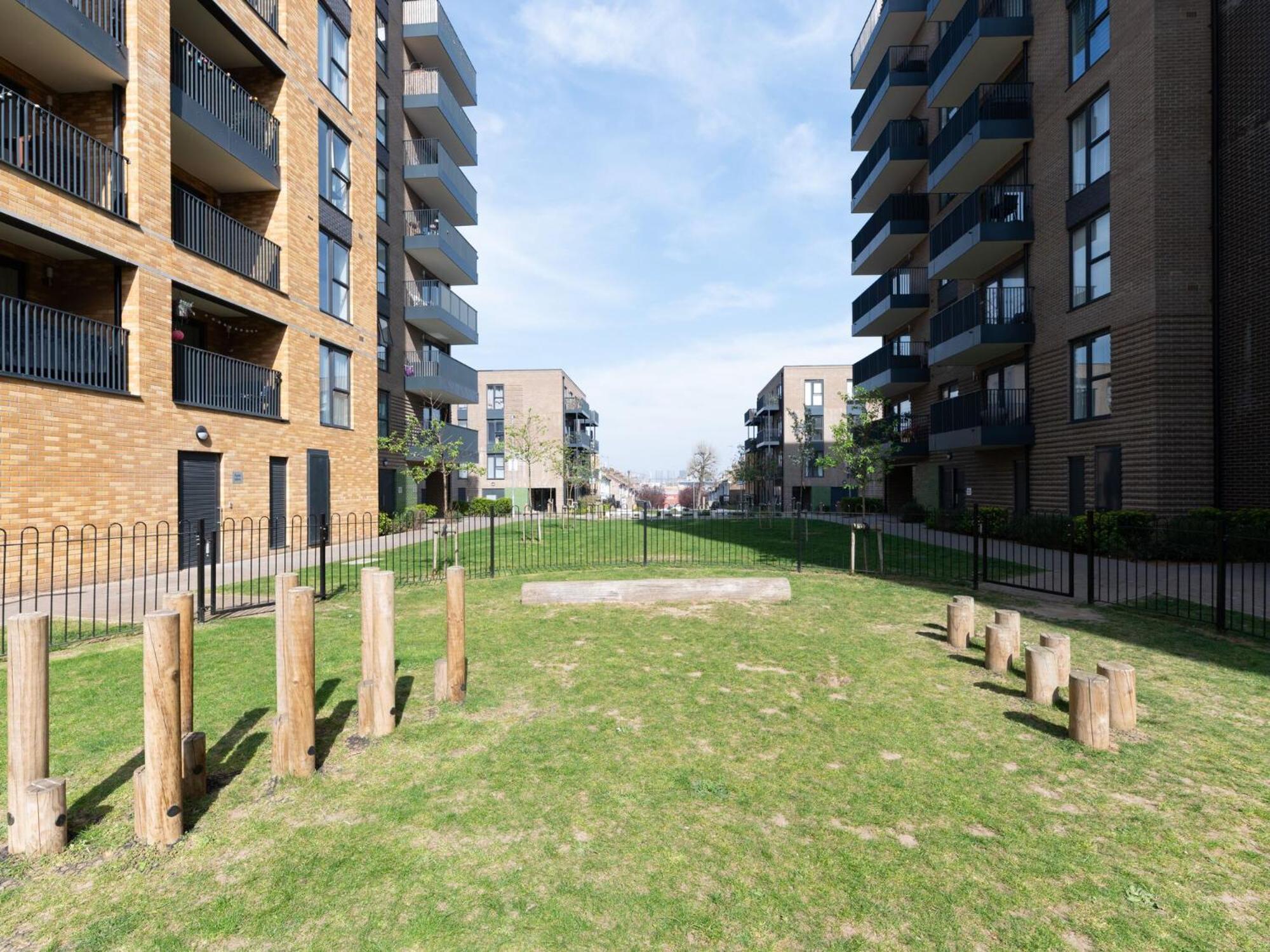 Pass The Keys Stylish Flat Near Charlton Station * London