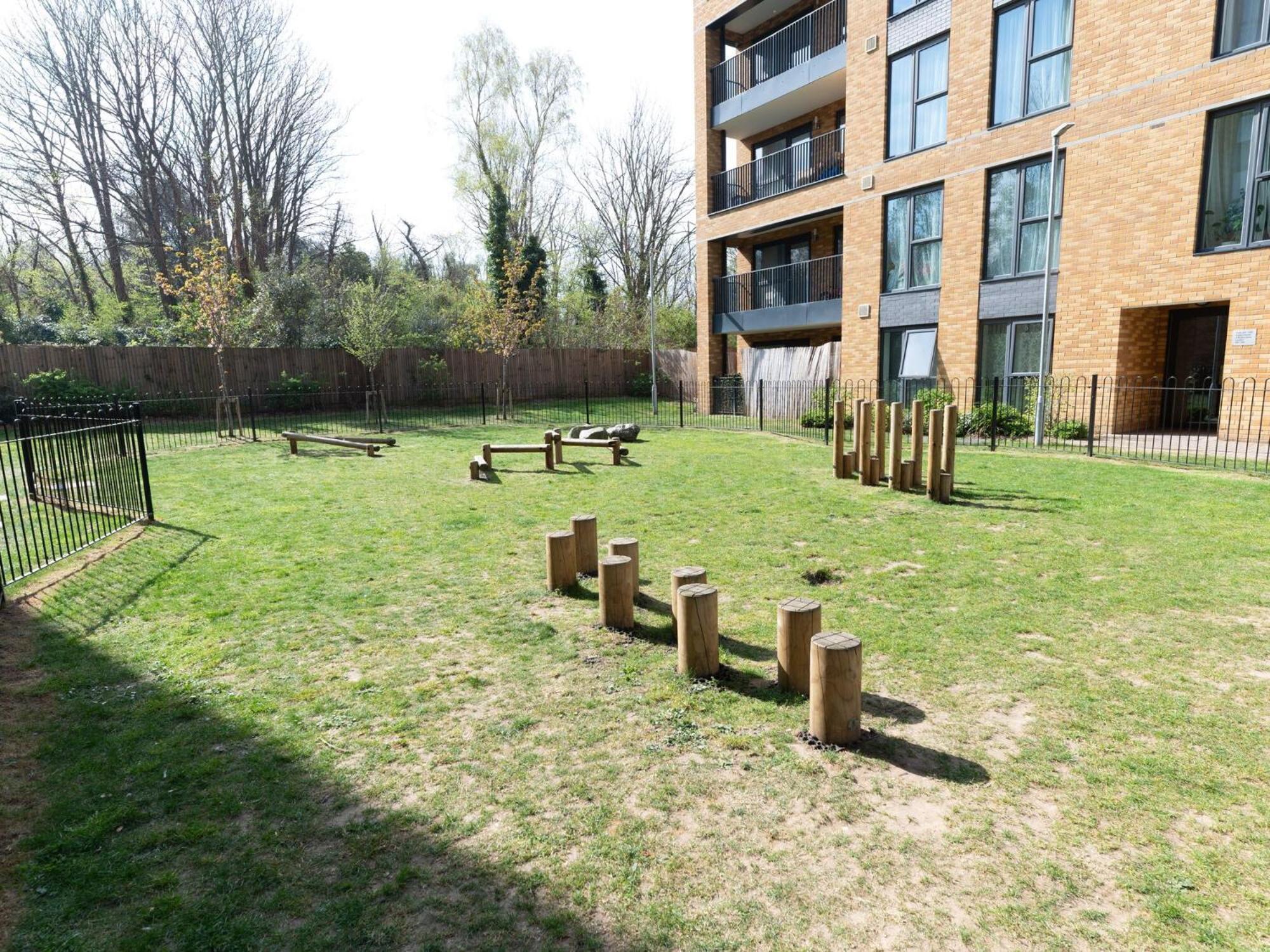Apartment Pass The Keys Stylish Flat Near Charlton Station London