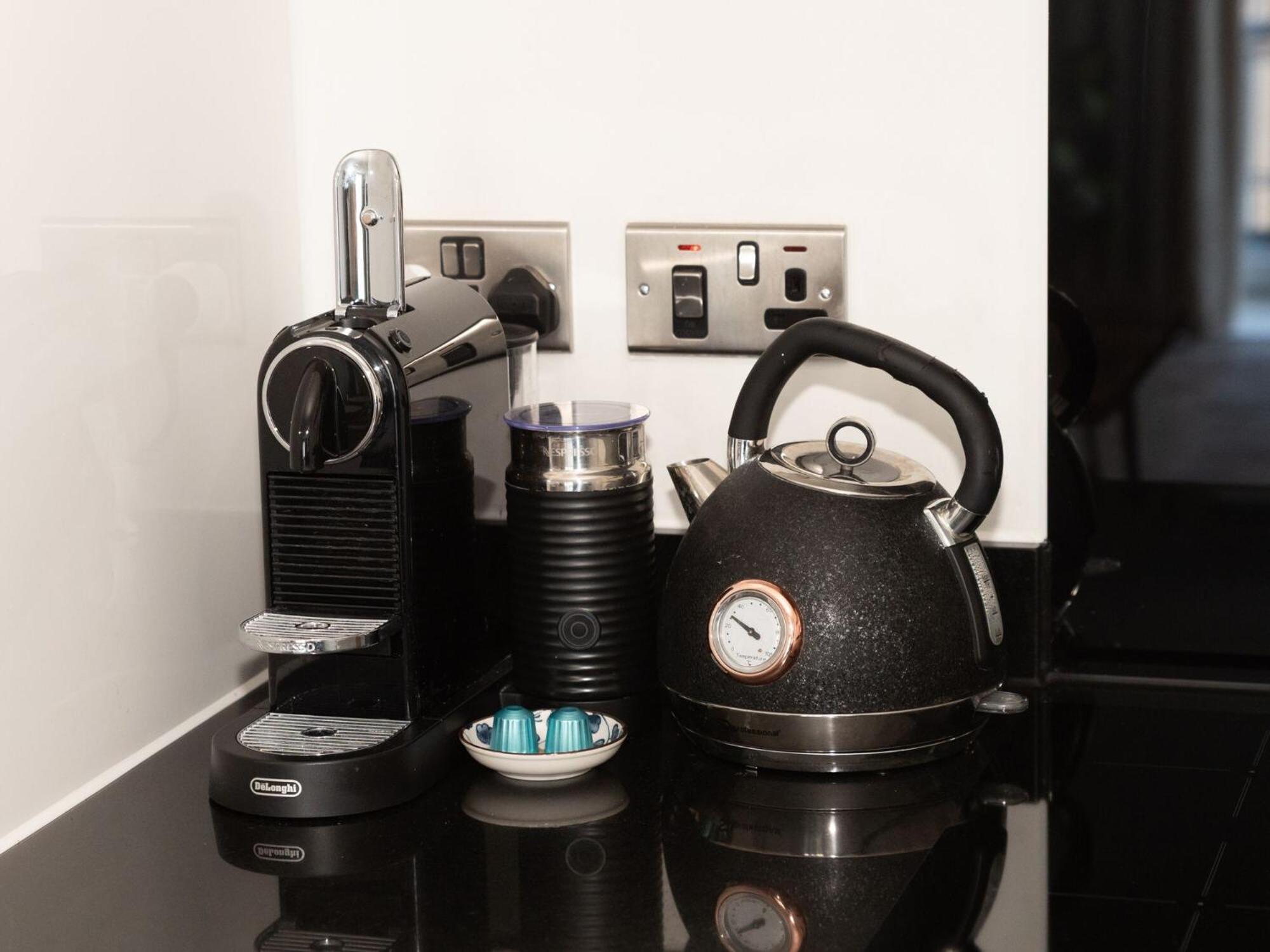 Pass The Keys Stylish Flat Near Charlton Station London