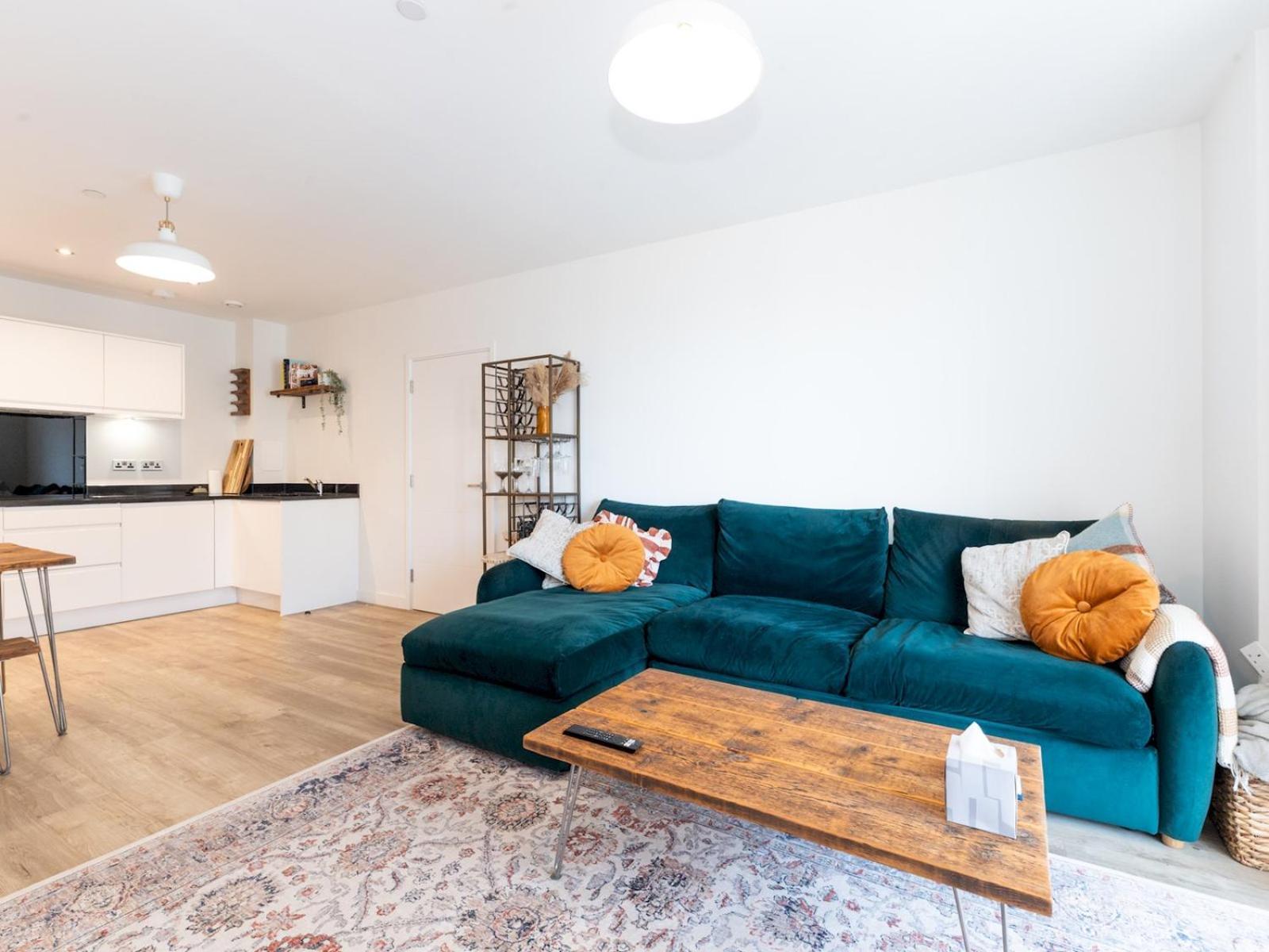 Pass The Keys Stylish Flat Near Charlton Station London
