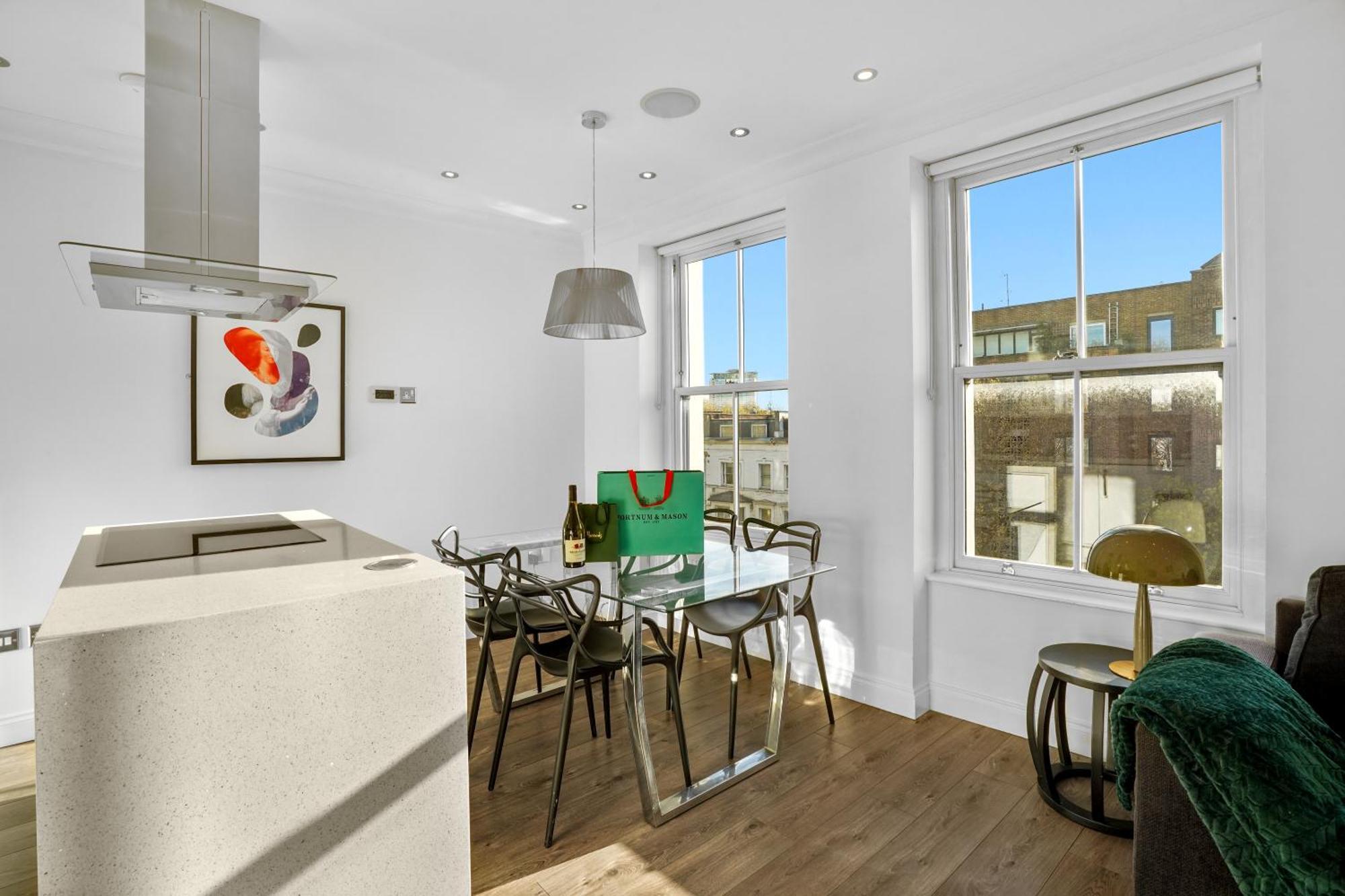 Apartment Bright & Airy Flat With Stunning Rooftop Views