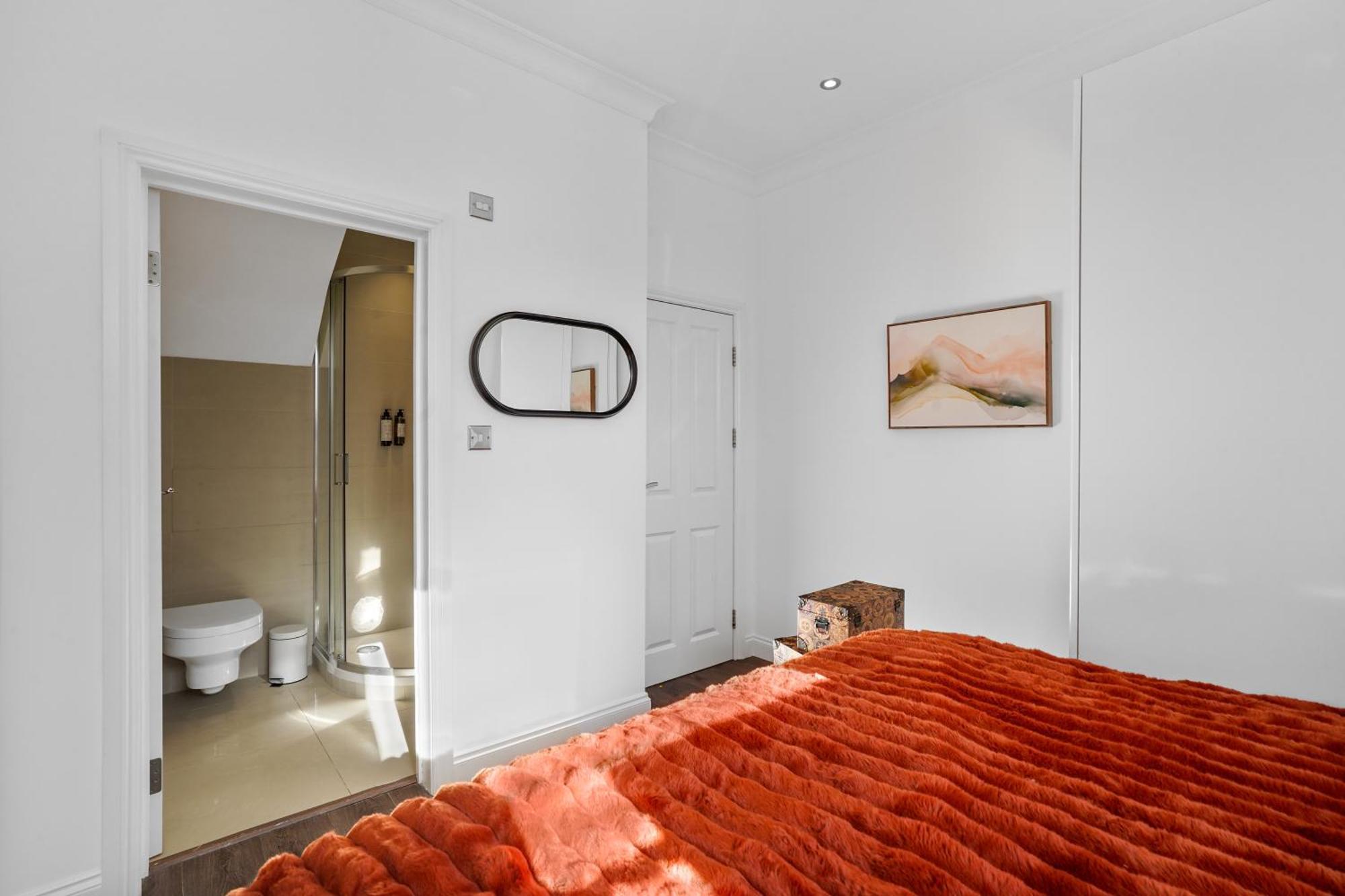 Bright & Airy Flat With Stunning Rooftop Views * London