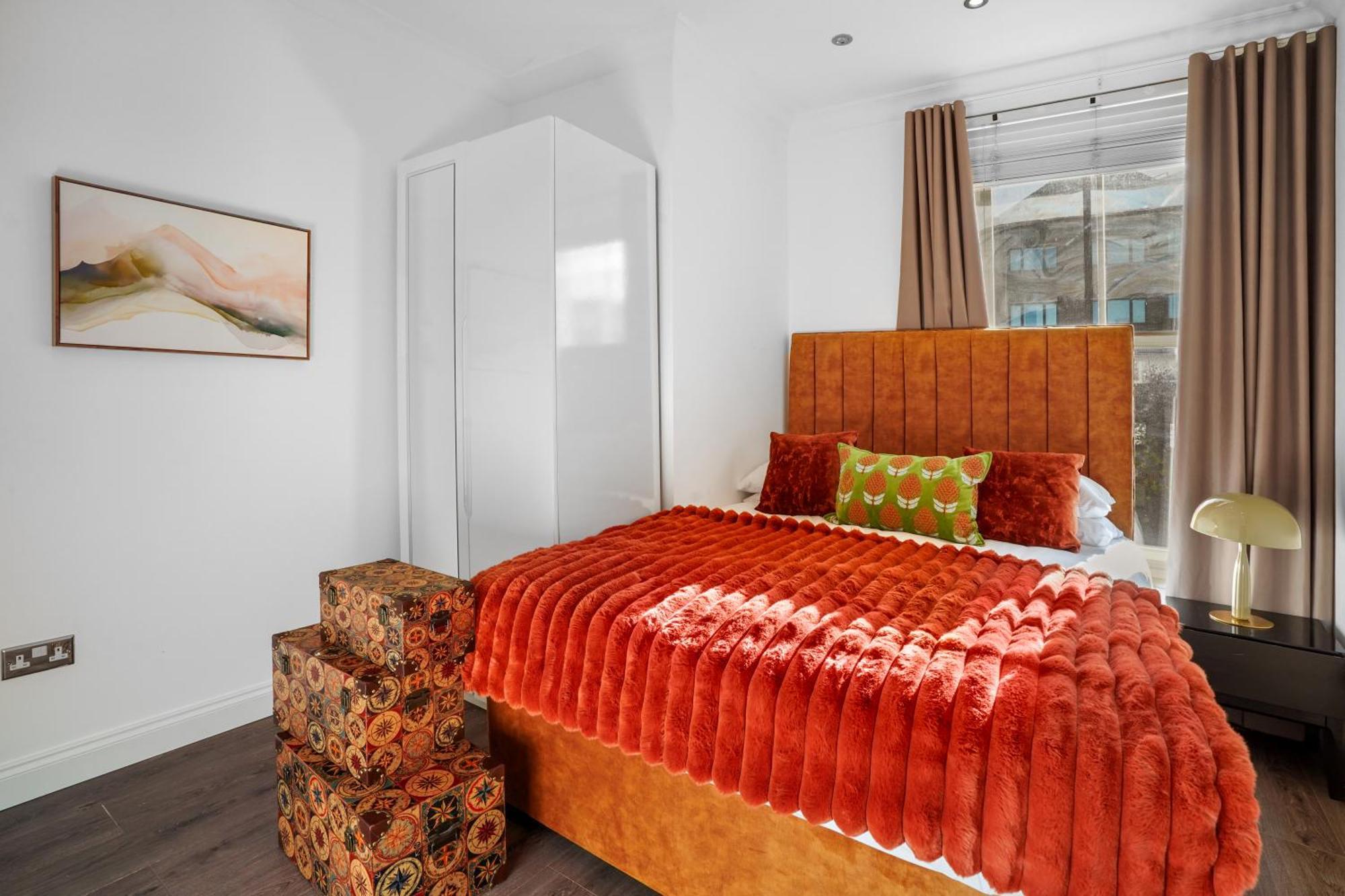 Apartment Bright & Airy Flat With Stunning Rooftop Views *