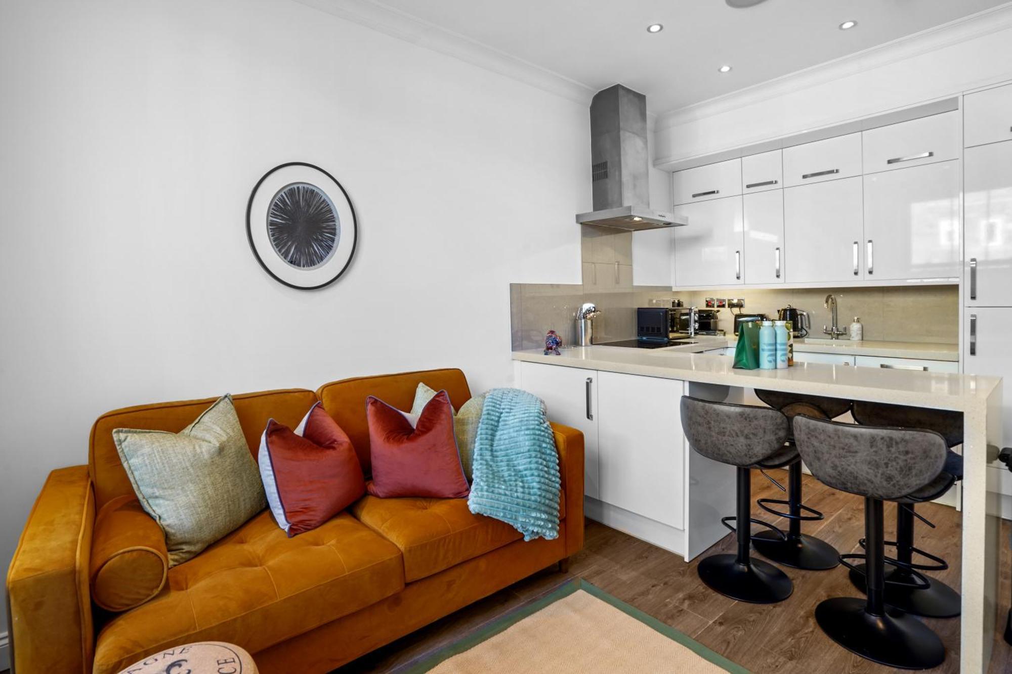 Bright & Airy Flat With Stunning Rooftop Views London