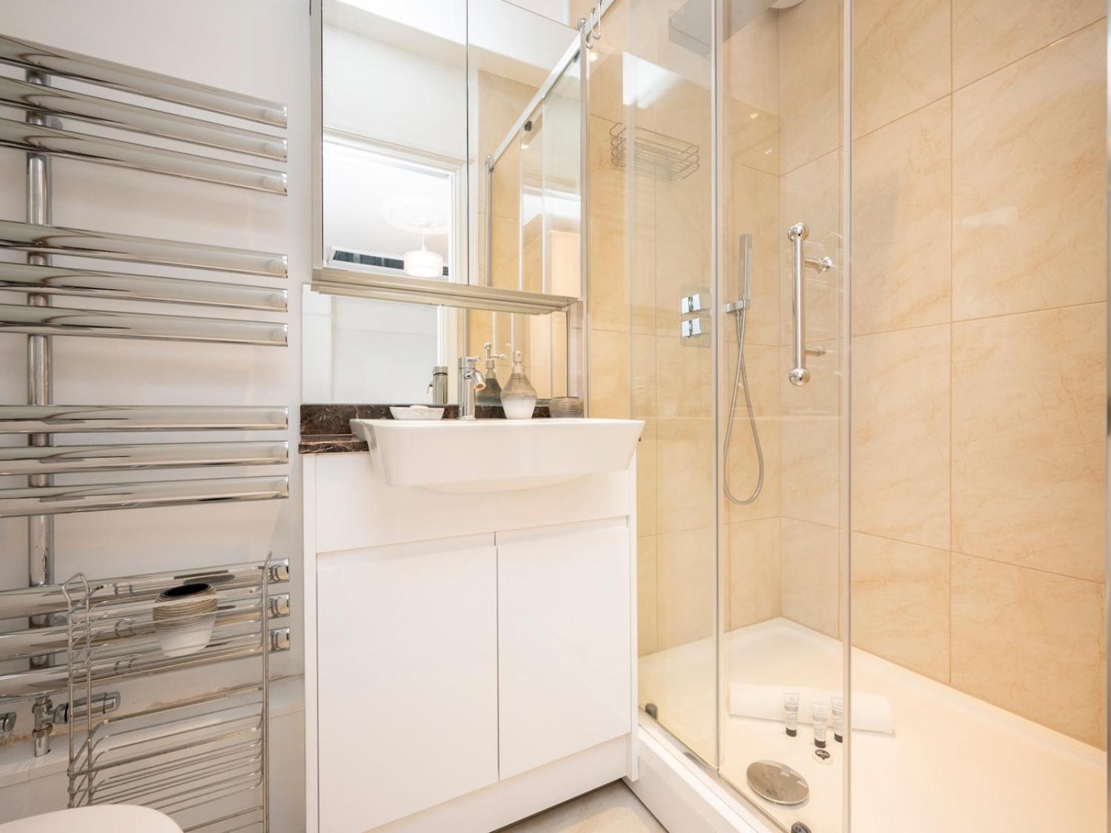 3-bed Flat Ensuite Near Farringdon Barbican Pass The Keys Apartment London
