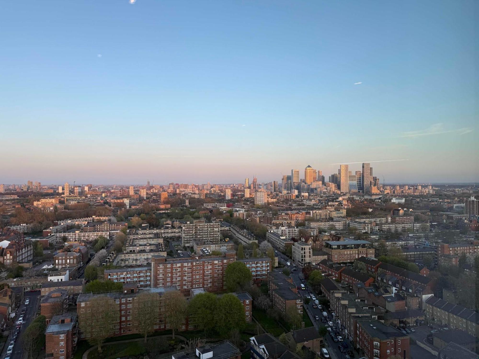 Luxury Skyline 1br Apartment *