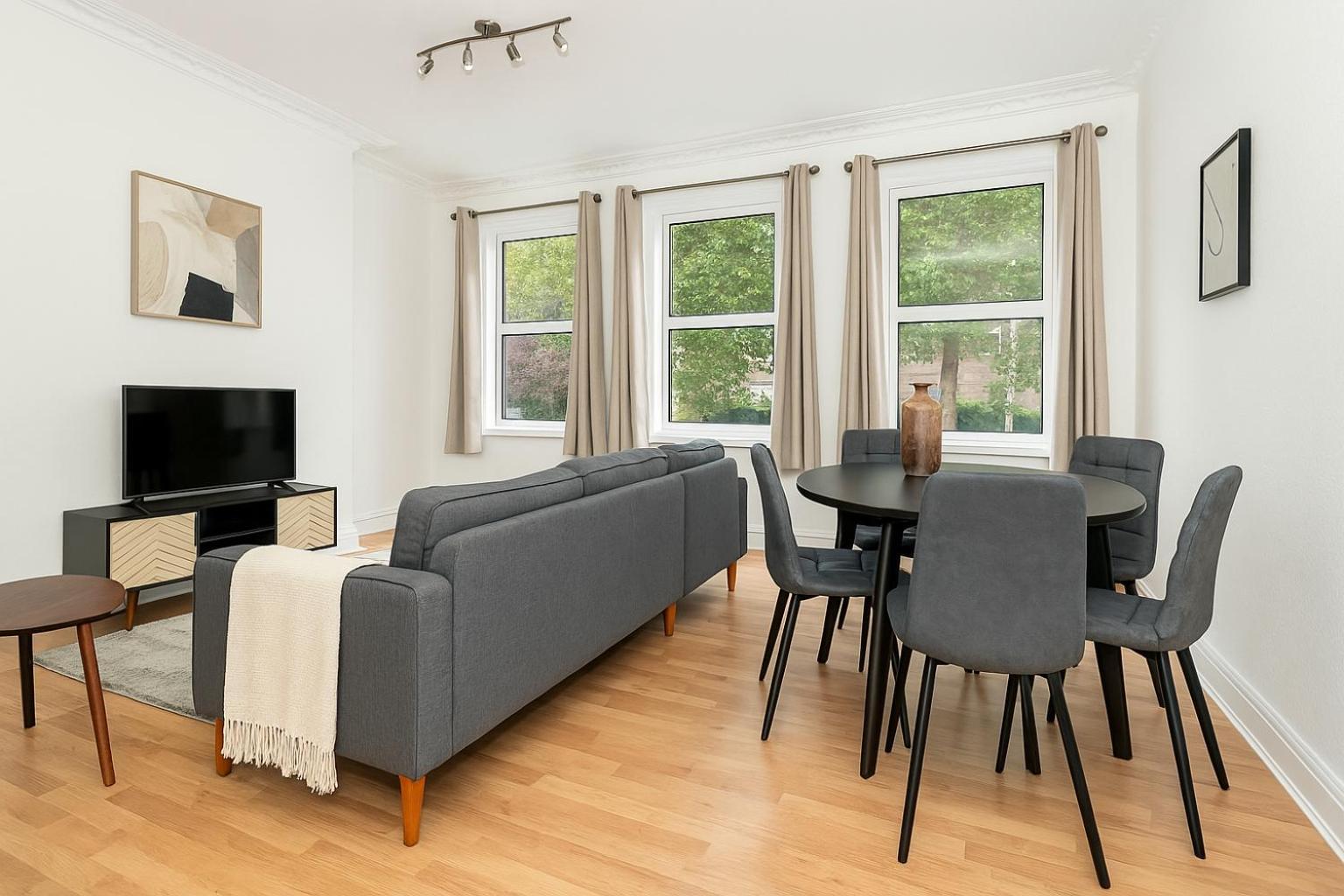 Stunning Two Bedroom In Acton Apartment London