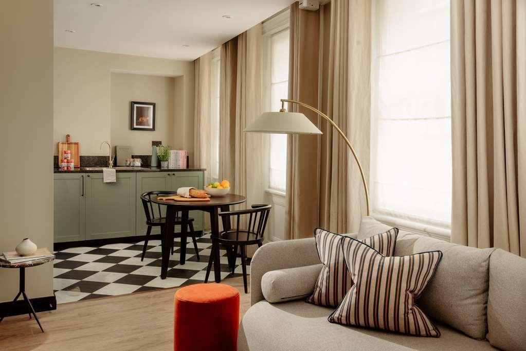 Native Kings Wardrobe Hotel