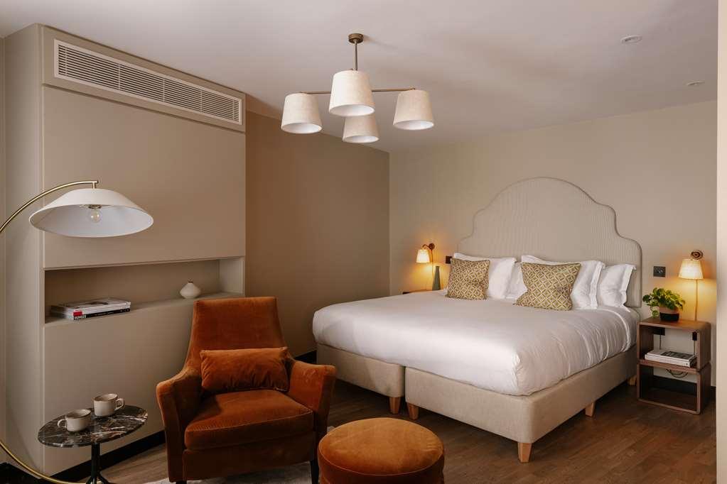 Native Kings Wardrobe Hotel
