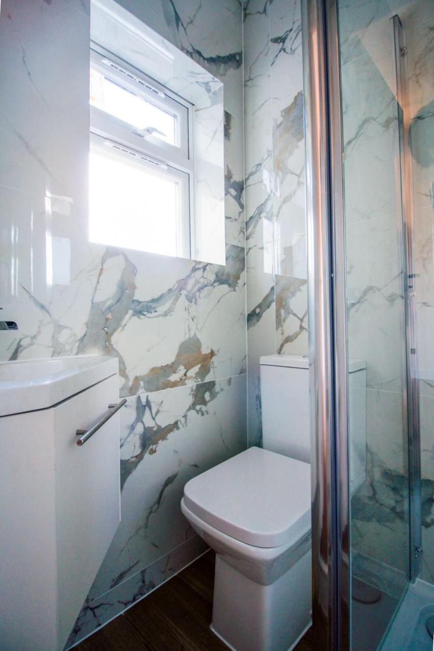 Luxury Brand New Apartment London