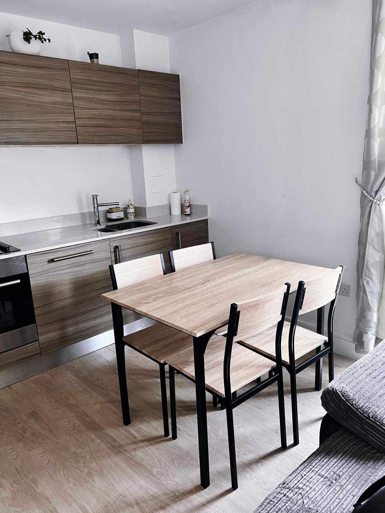 Bright Modern 2-bed With 2-bath & Balcony View * London