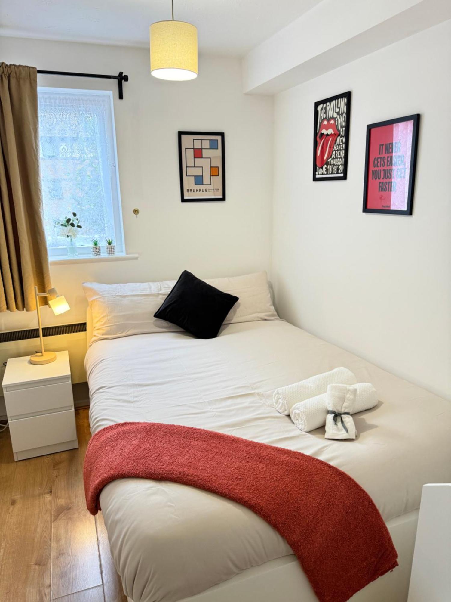 Tranquil 2 Bed Near Downtown & Free Parking London