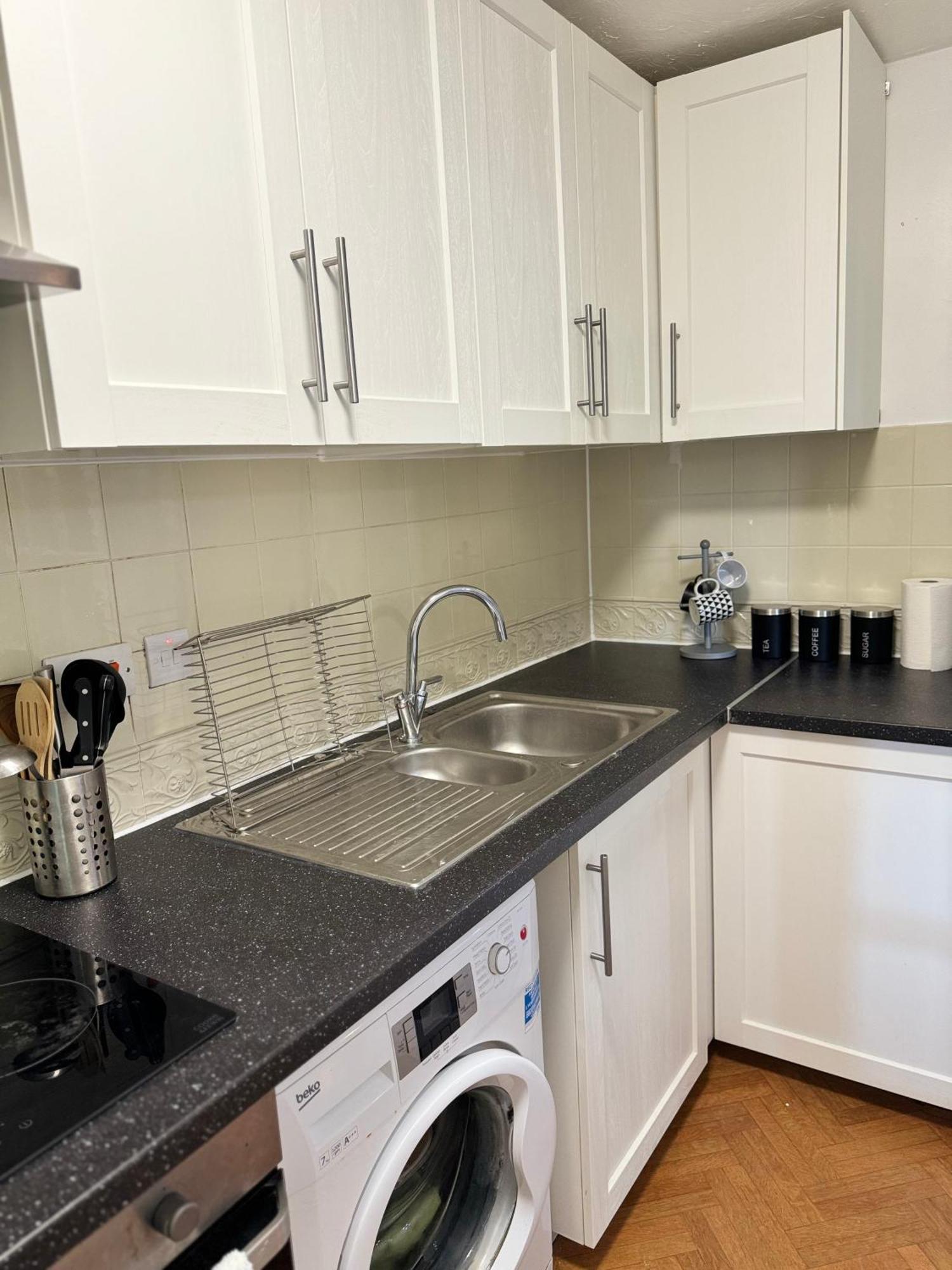 Tranquil 2 Bed Near Downtown & Free Parking