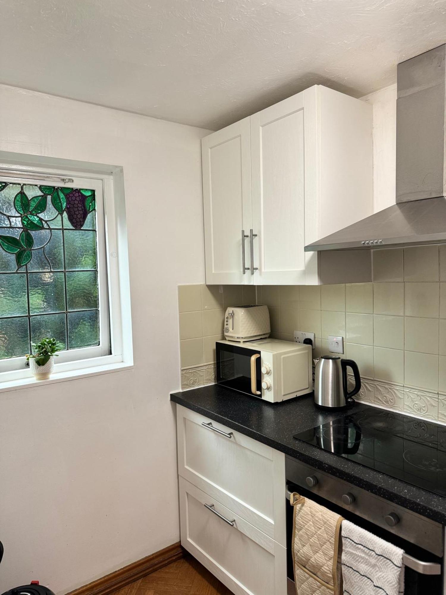 Tranquil 2 Bed Near Downtown & Free Parking Apartment