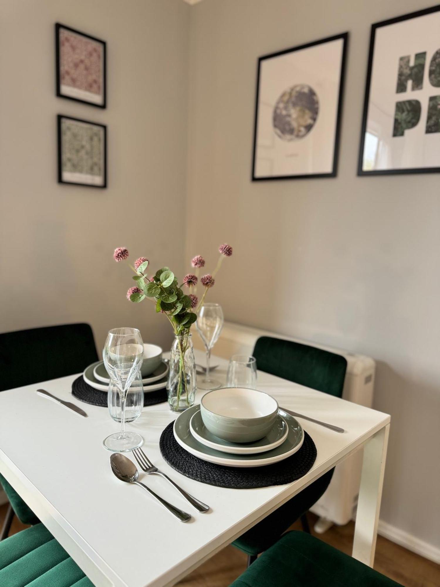 Tranquil 2 Bed Near Downtown & Free Parking * London