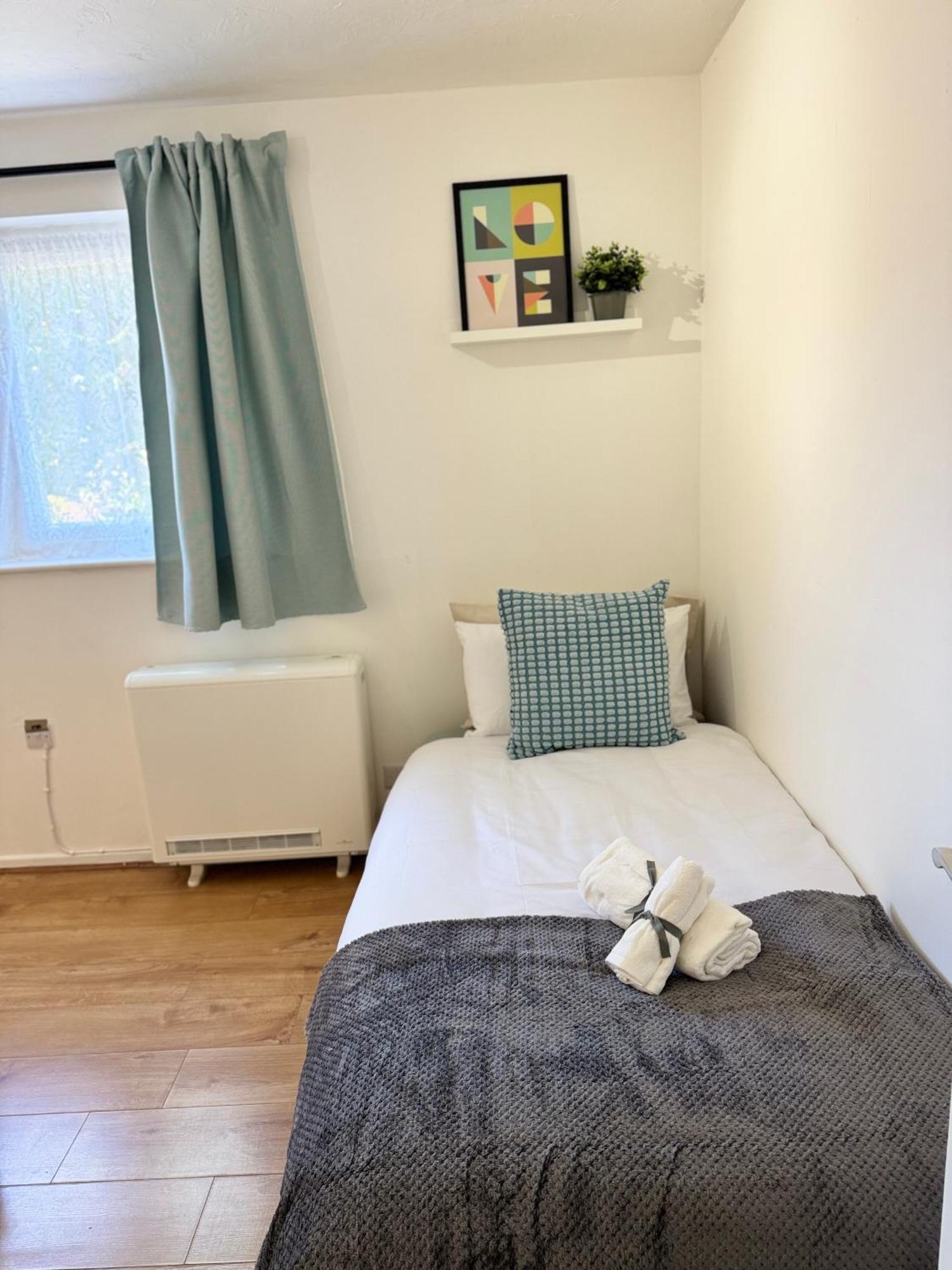 Apartment Tranquil 2 Bed Near Downtown & Free Parking London