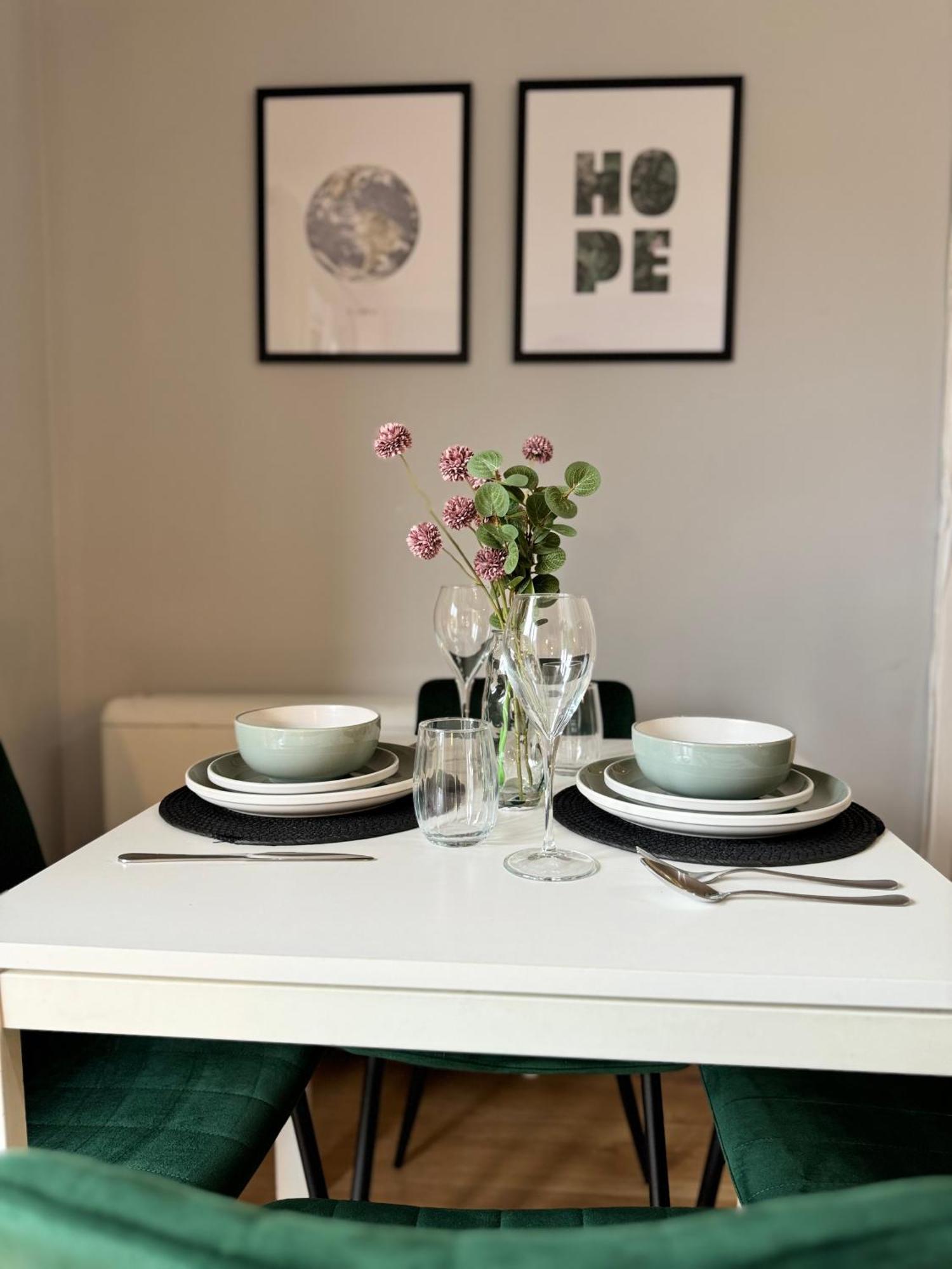Tranquil 2 Bed Near Downtown & Free Parking * London