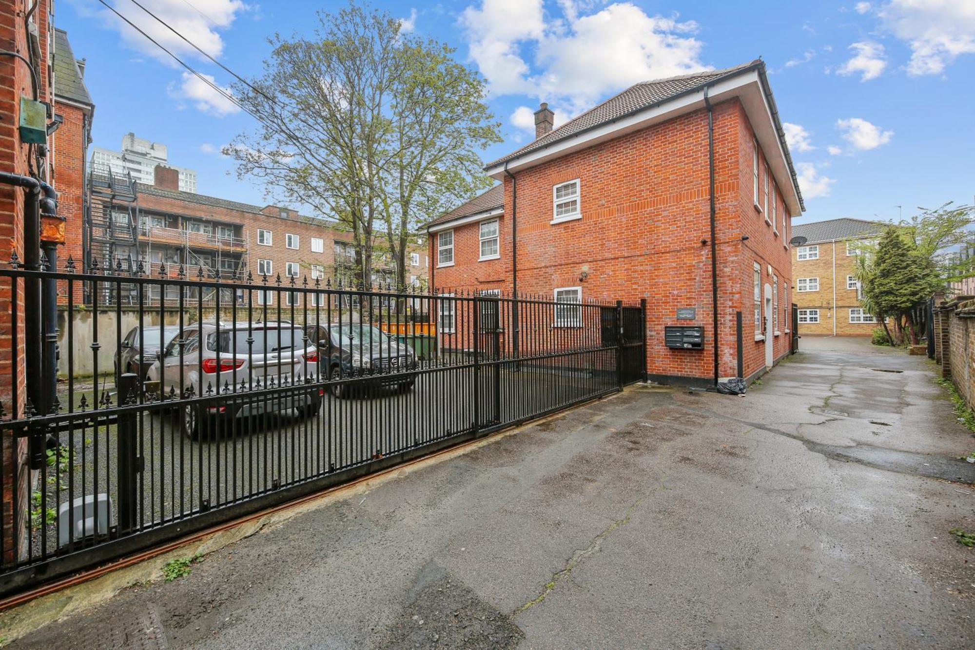 Appartement 1 Bed In Stratford, With Free Parking & Wi-fi *