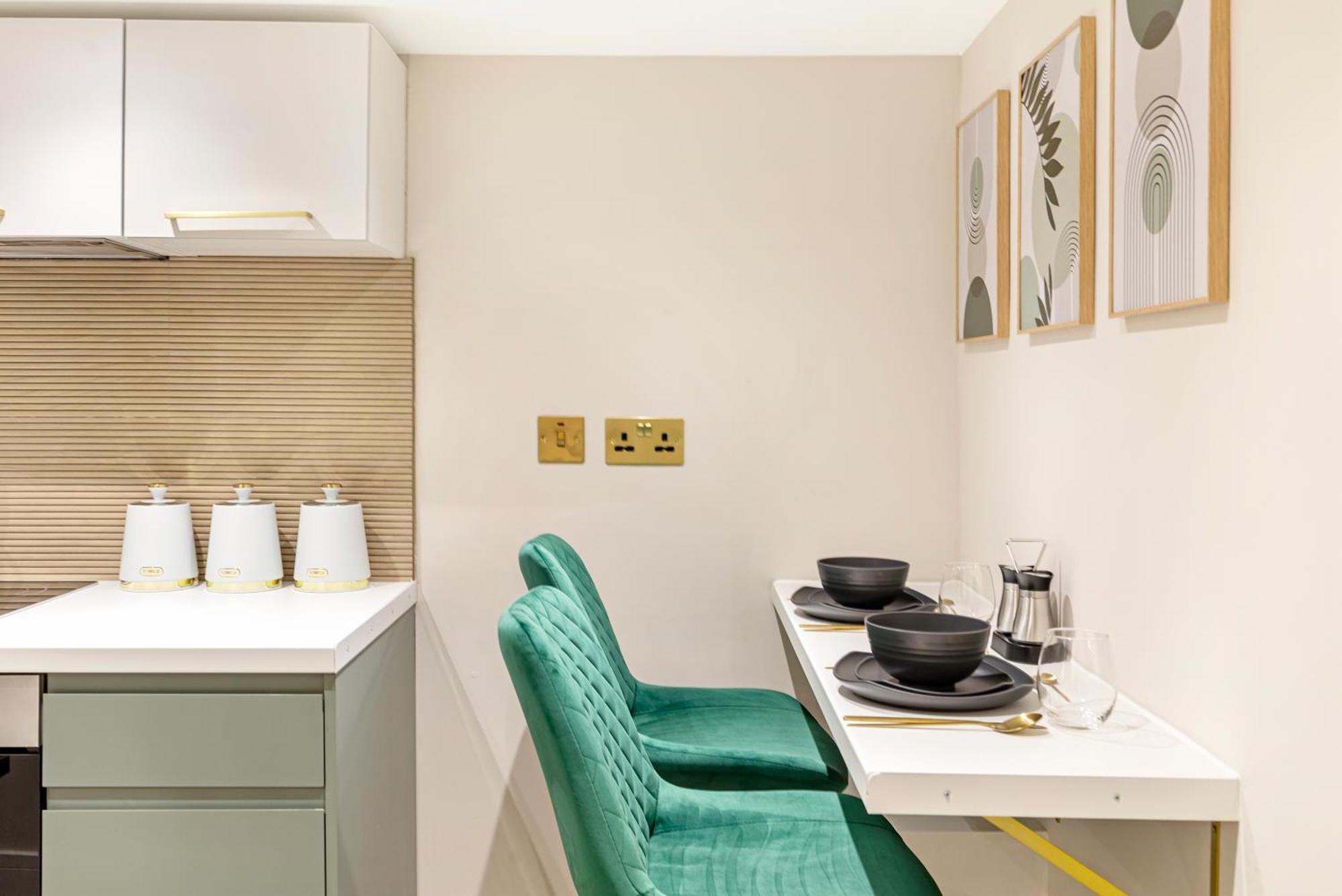 Stylish Gem Next Transport Easy Access Ctr * Londen