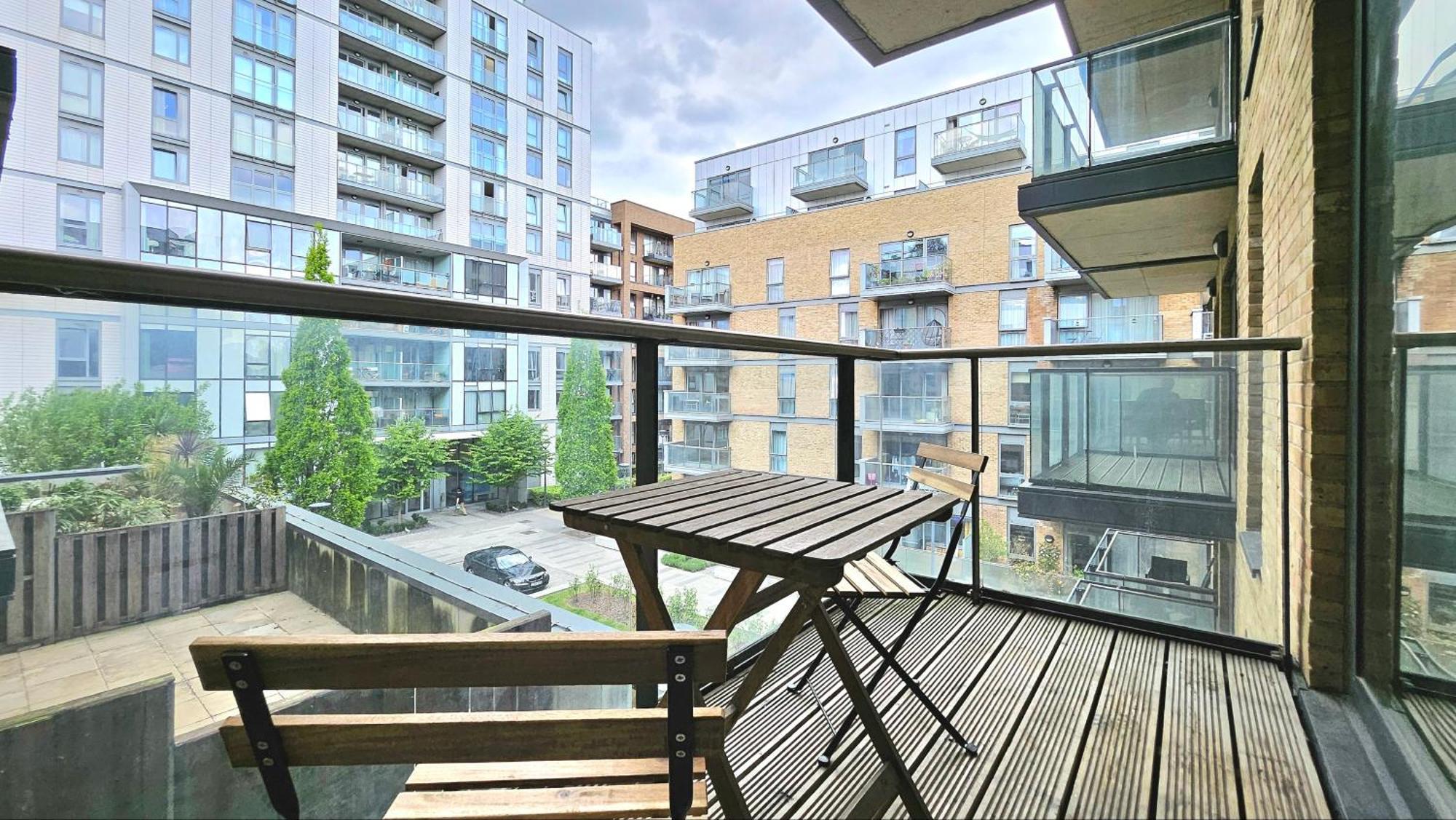 Athera - Festival Quarter, Canary Wharf 2 Bed, 2 Bath With Balcony And Gym Facility