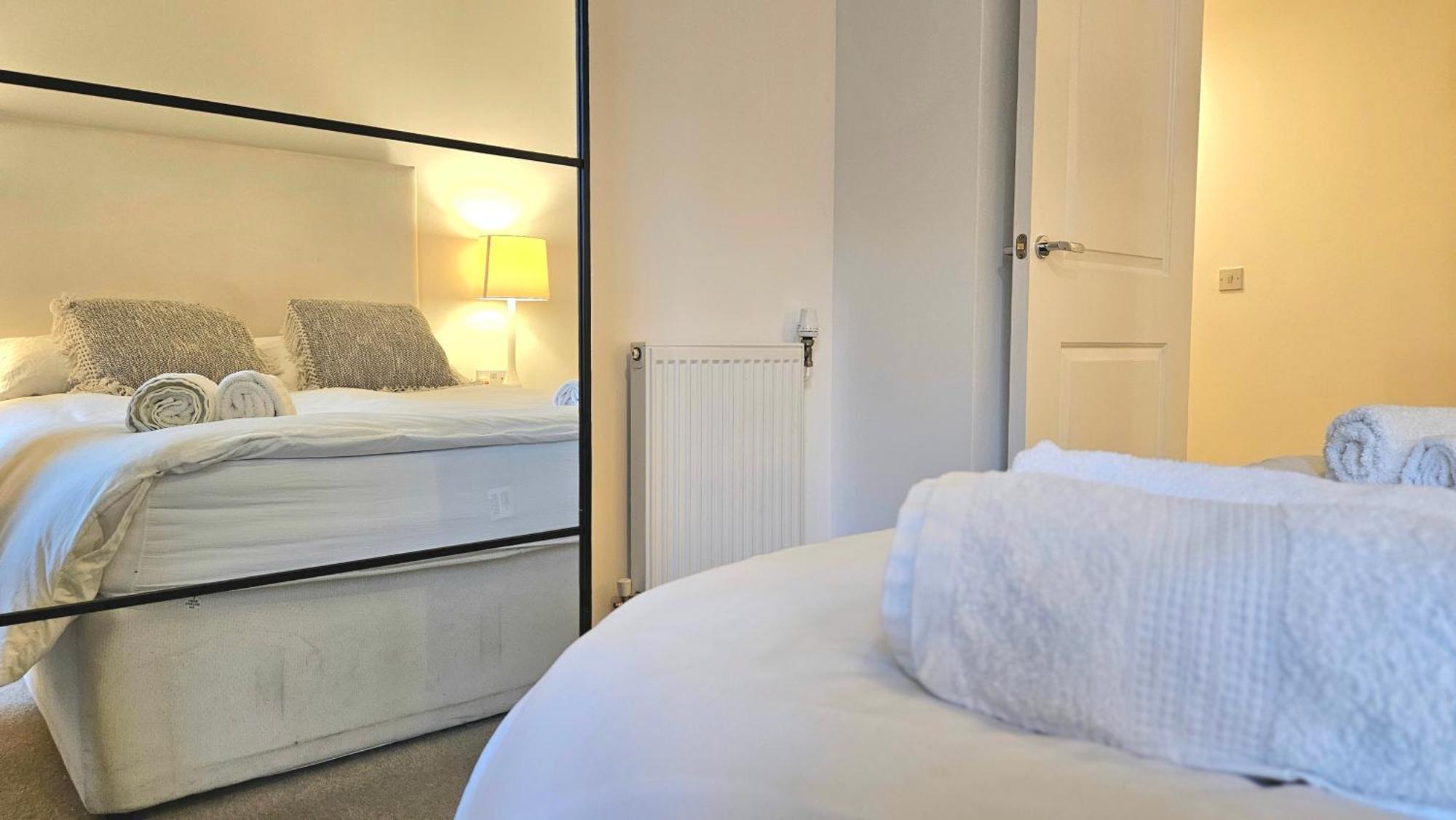 Athera - Festival Quarter, Canary Wharf 2 Bed, 2 Bath With Balcony And Gym Facility Apartment
