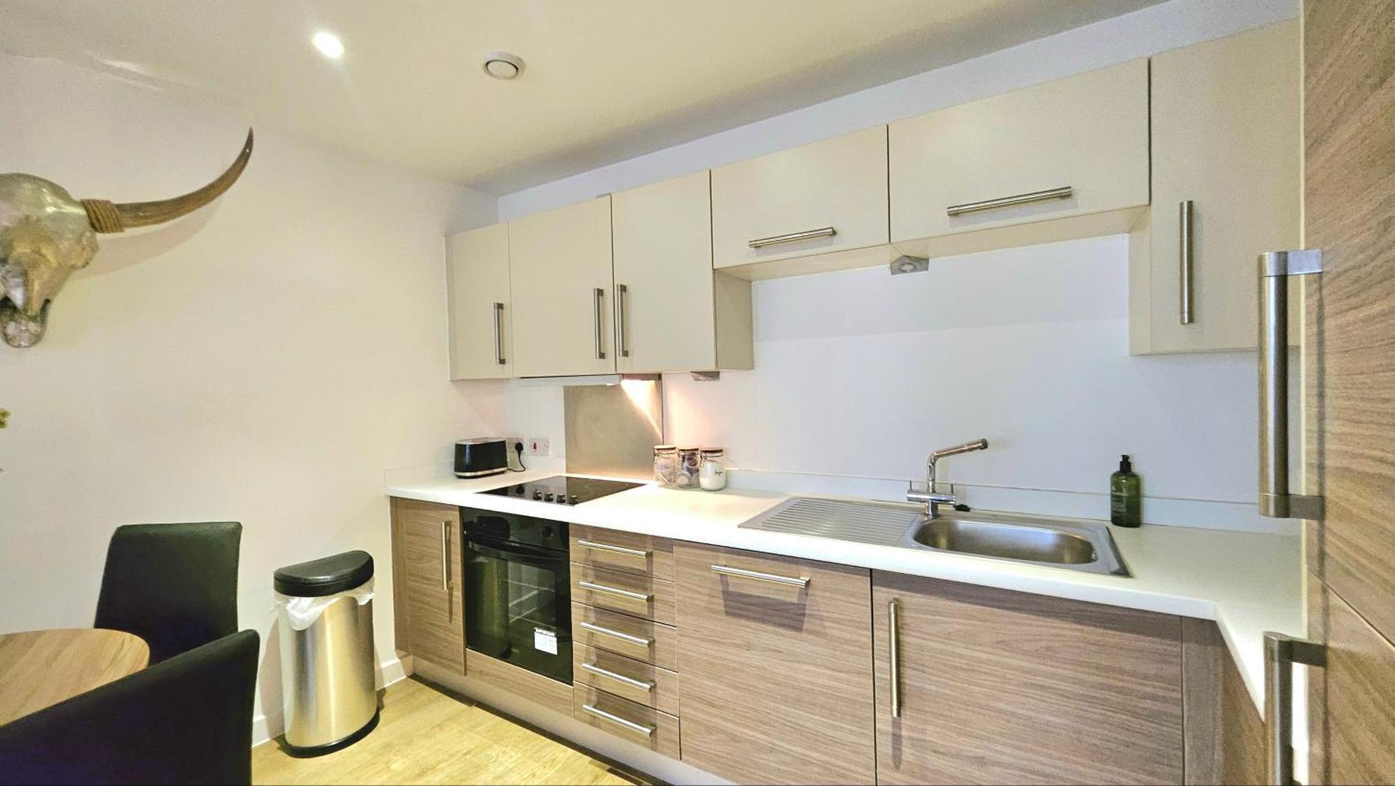 Athera - Festival Quarter, Canary Wharf 2 Bed, 2 Bath With Balcony And Gym Facility *