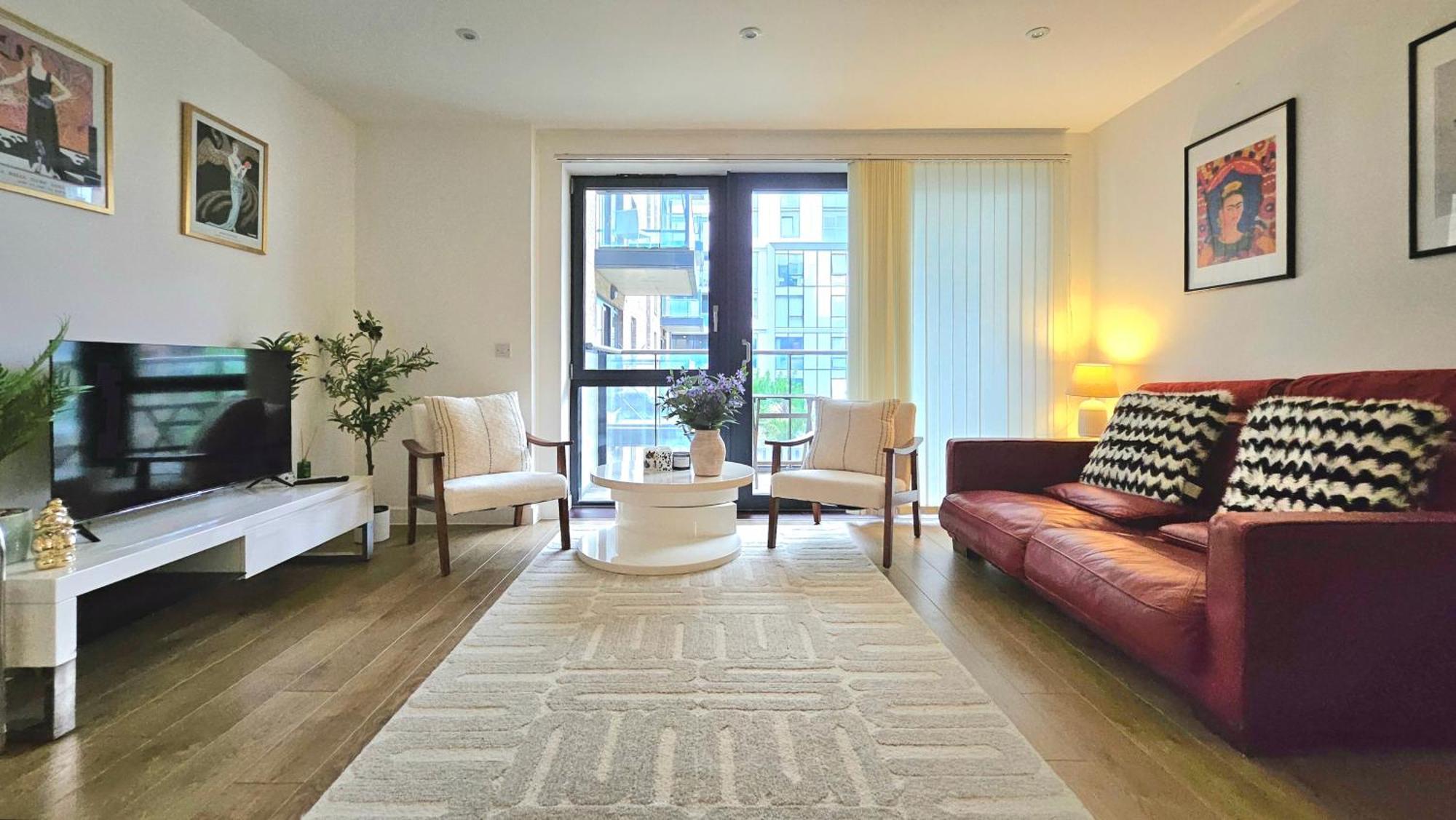 Athera - Festival Quarter, Canary Wharf 2 Bed, 2 Bath With Balcony And Gym Facility London