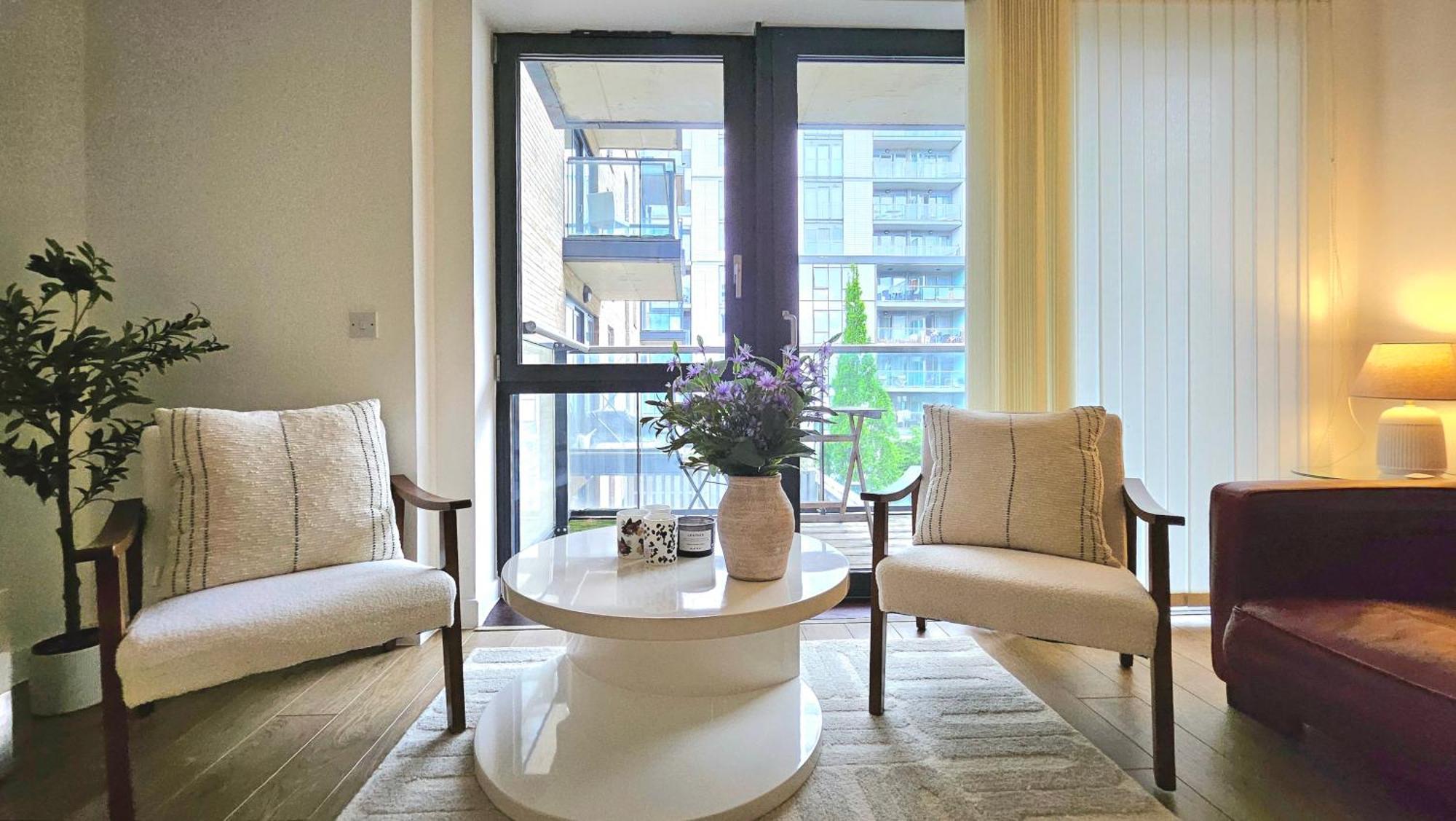 Apartment Athera - Festival Quarter, Canary Wharf 2 Bed, 2 Bath With Balcony And Gym Facility