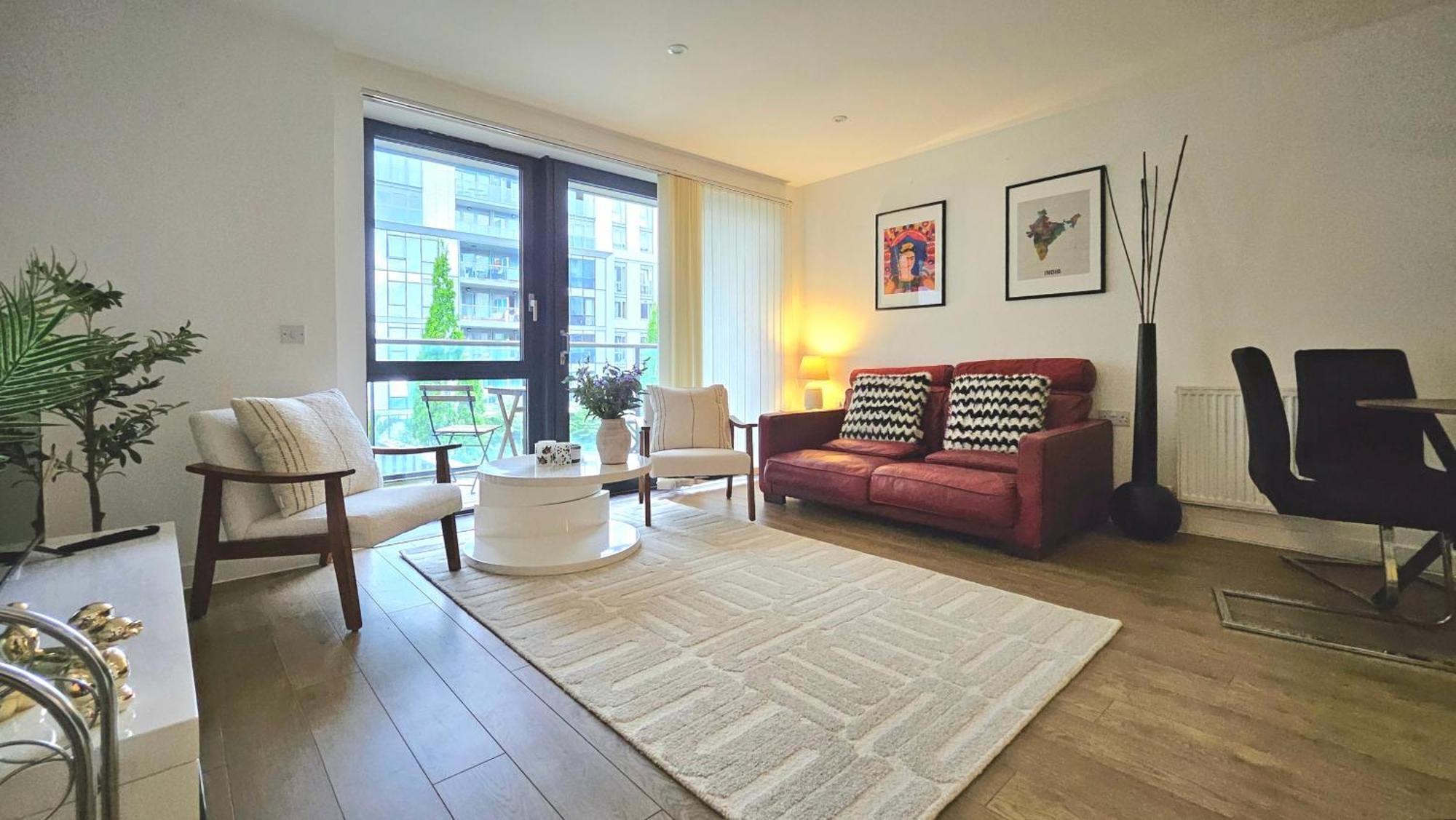 Athera - Festival Quarter, Canary Wharf 2 Bed, 2 Bath With Balcony And Gym Facility Apartment *