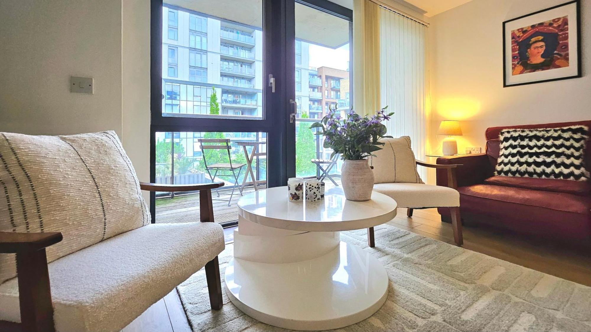 Athera - Festival Quarter, Canary Wharf 2 Bed, 2 Bath With Balcony And Gym Facility London