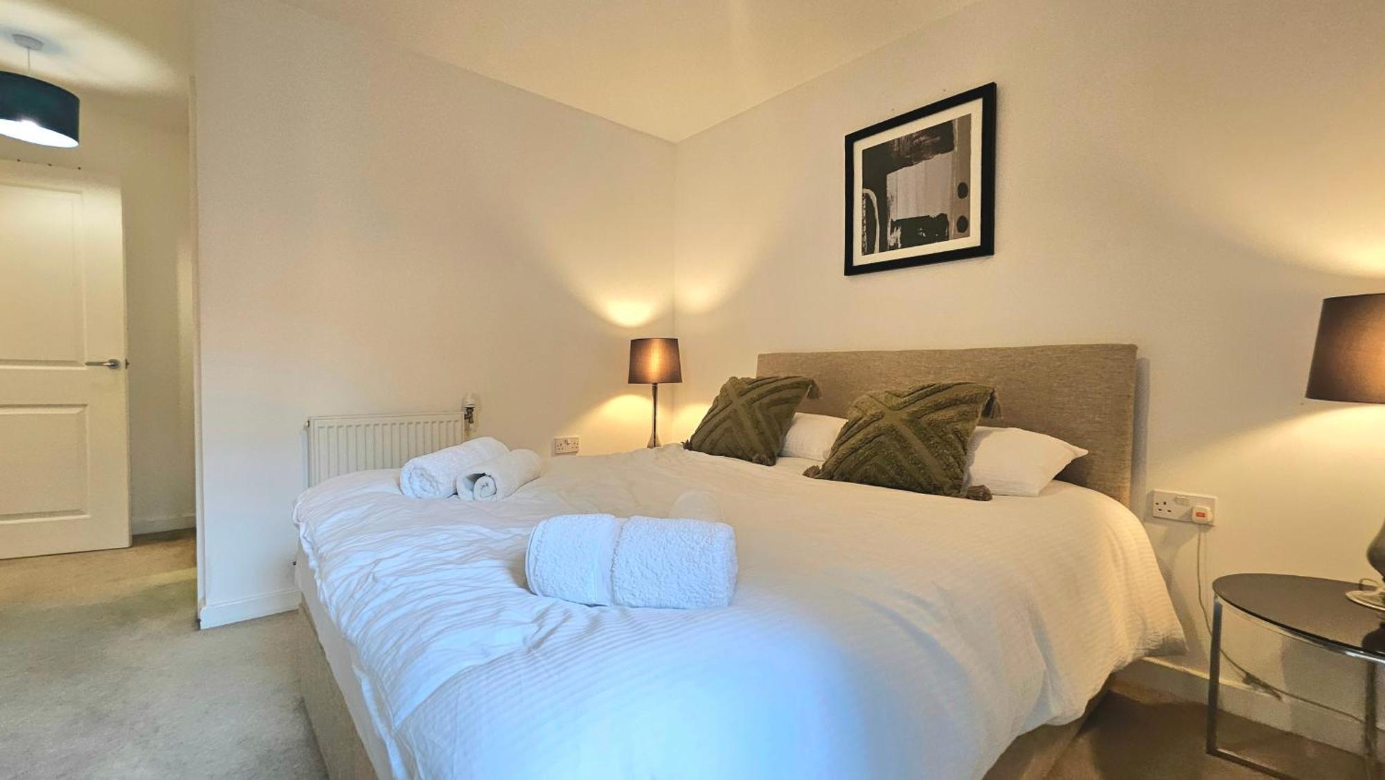 Athera - Festival Quarter, Canary Wharf 2 Bed, 2 Bath With Balcony And Gym Facility * London