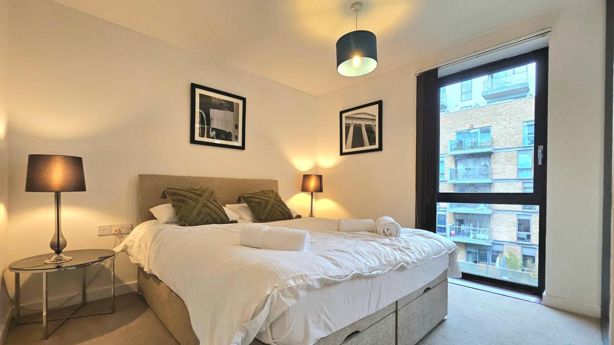 Athera - Festival Quarter, Canary Wharf 2 Bed, 2 Bath With Balcony And Gym Facility
