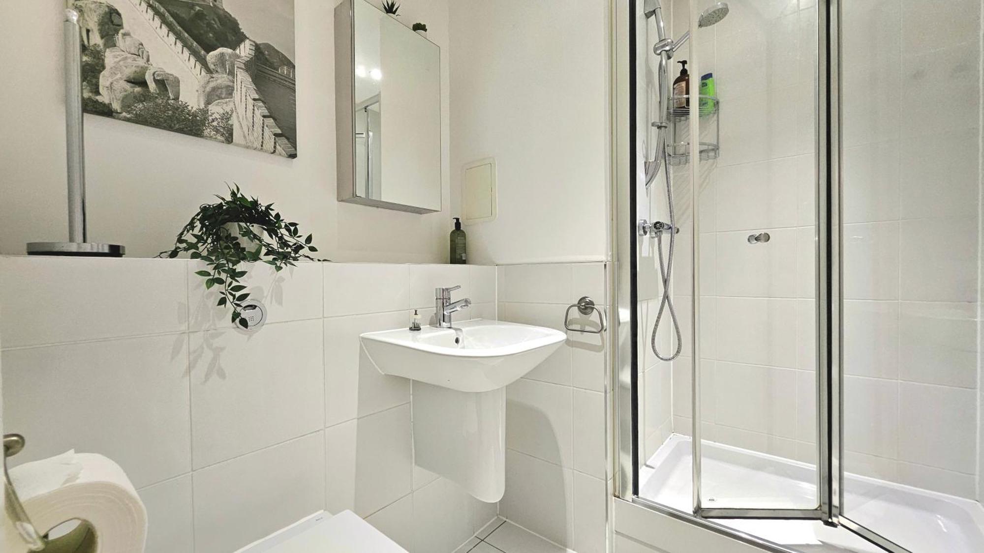 Apartment Athera - Festival Quarter, Canary Wharf 2 Bed, 2 Bath With Balcony And Gym Facility