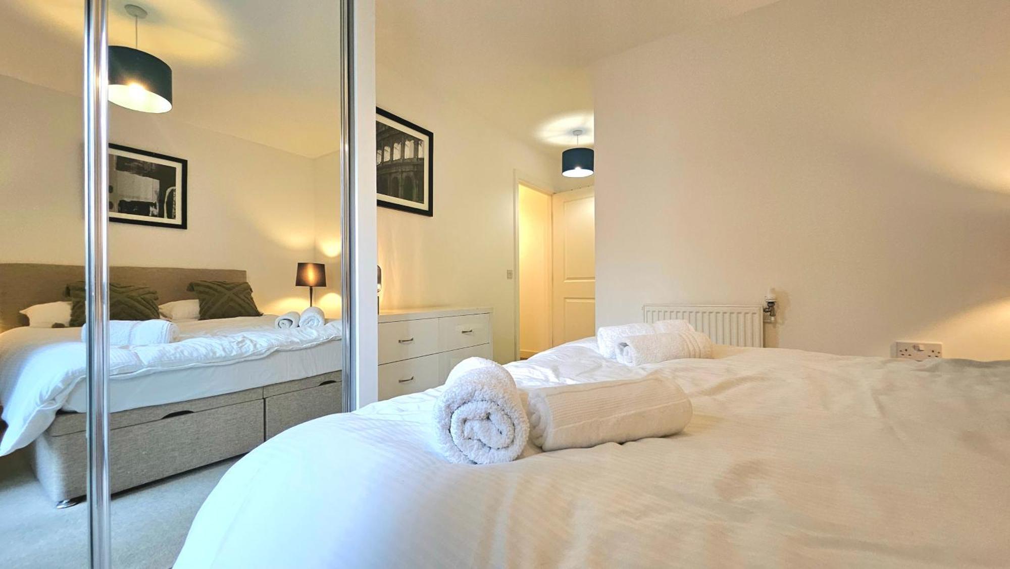 Apartment Athera - Festival Quarter, Canary Wharf 2 Bed, 2 Bath With Balcony And Gym Facility *
