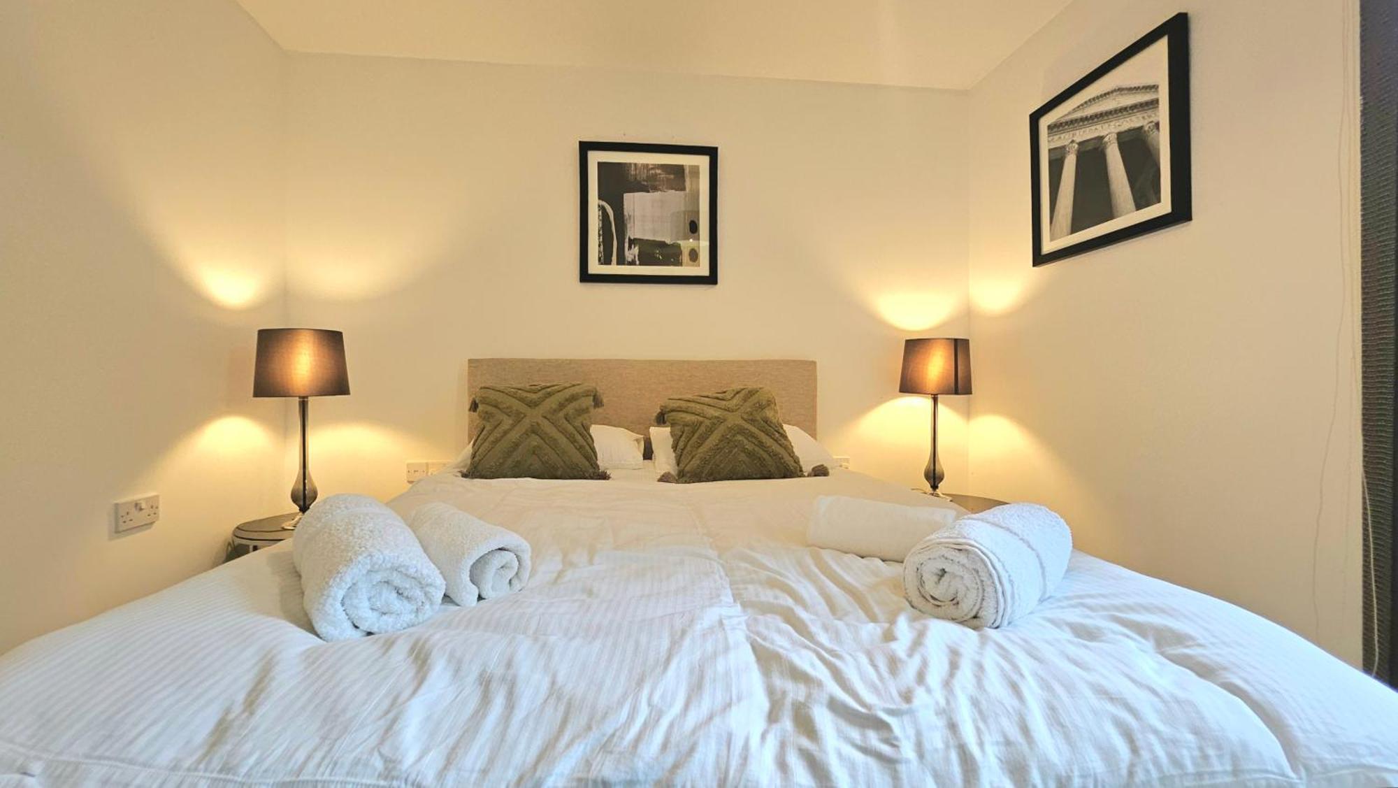 Apartment Athera - Festival Quarter, Canary Wharf 2 Bed, 2 Bath With Balcony And Gym Facility