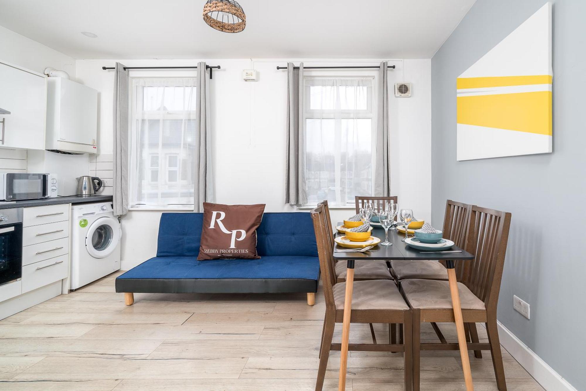 Modern 2 Bed East By Rebby Sleeps 5 Near Canning Town Station * Londen