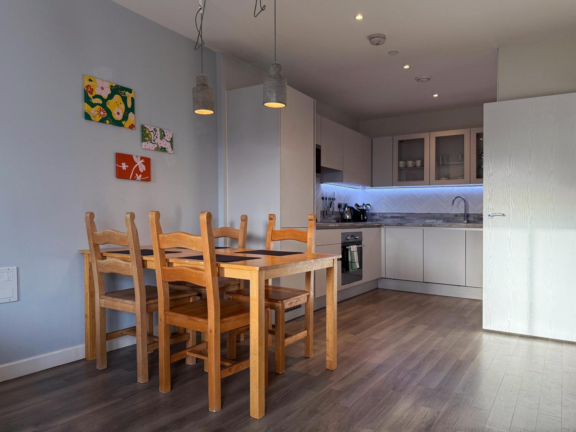 Apartment George's Place In Wembley - Close To Wembley Stadium & Wembley Arena