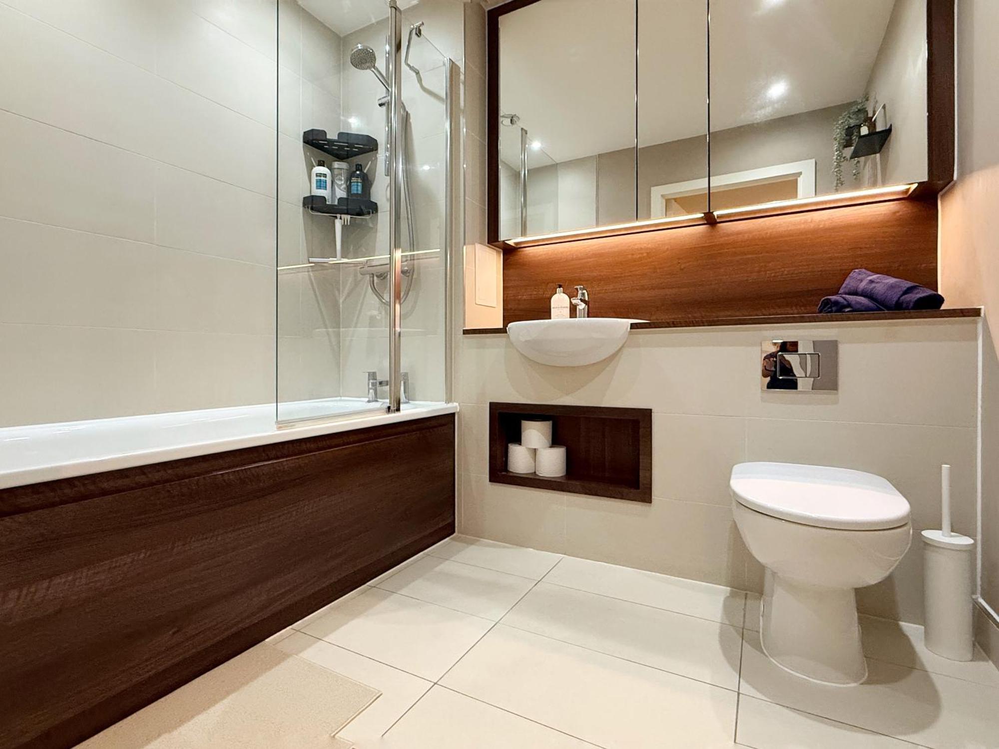 Apartment George's Place In Wembley - Close To Wembley Stadium & Wembley Arena London