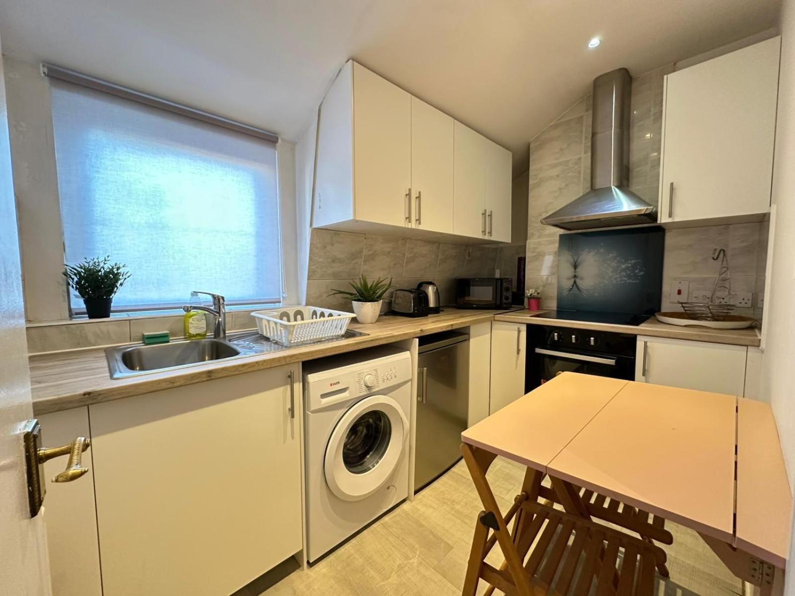 Hyde Park Comfortable Family Apartment