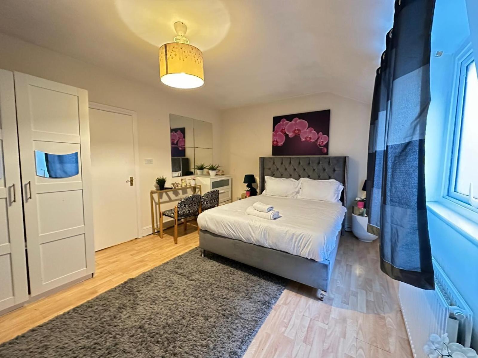 Hyde Park Comfortable Family Apartment